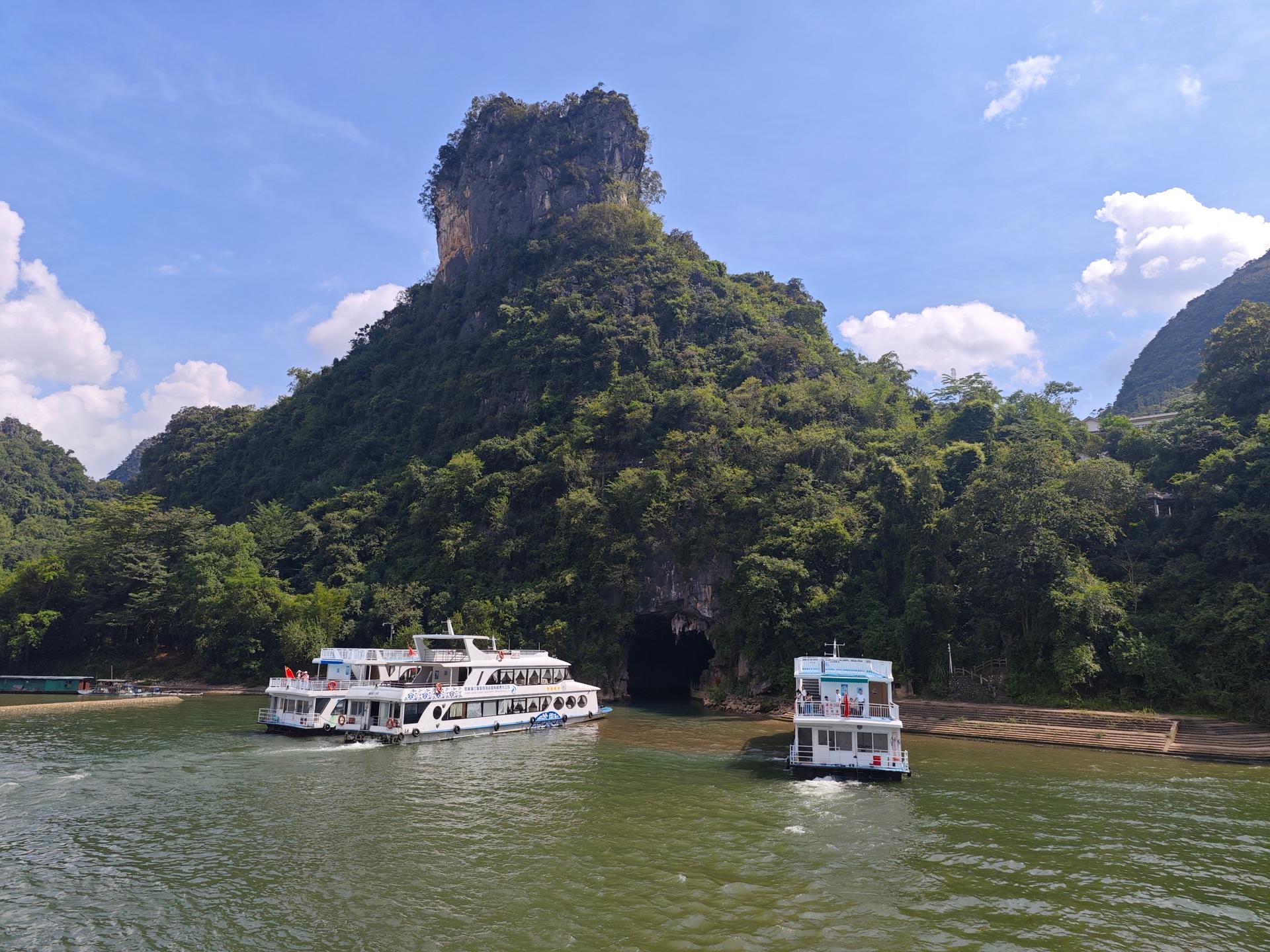 Guilin Yangshuo Li River Day Tour (Four/Three Star Cruise ) - Thumbnail 2