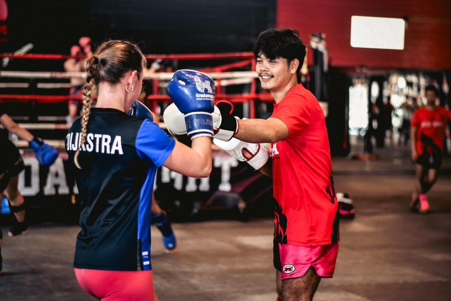 Kru Dam Muay Thai (Thai Boxing) Class Sukhumvit 36 Bangkok - Thumbnail 4