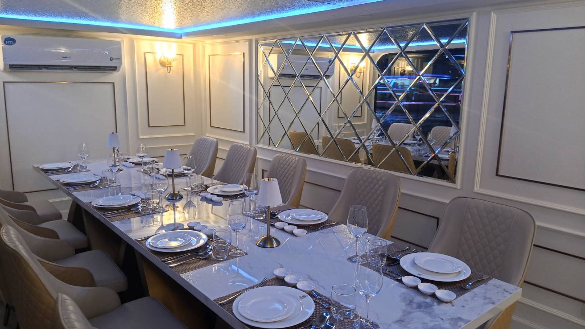 Noah Dinner Cruise in Bangkok - Thumbnail 16