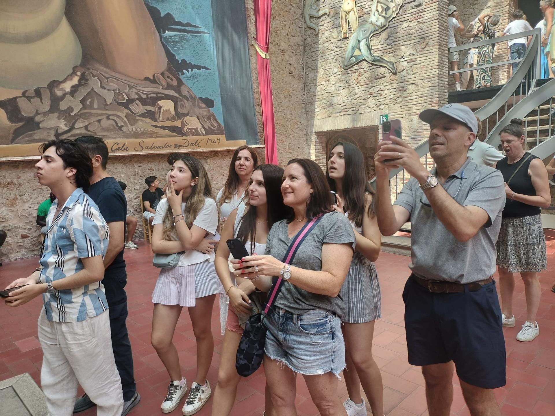 Girona and Dali Museum in Figueres One-Day Tour from Barcelona - Thumbnail 10