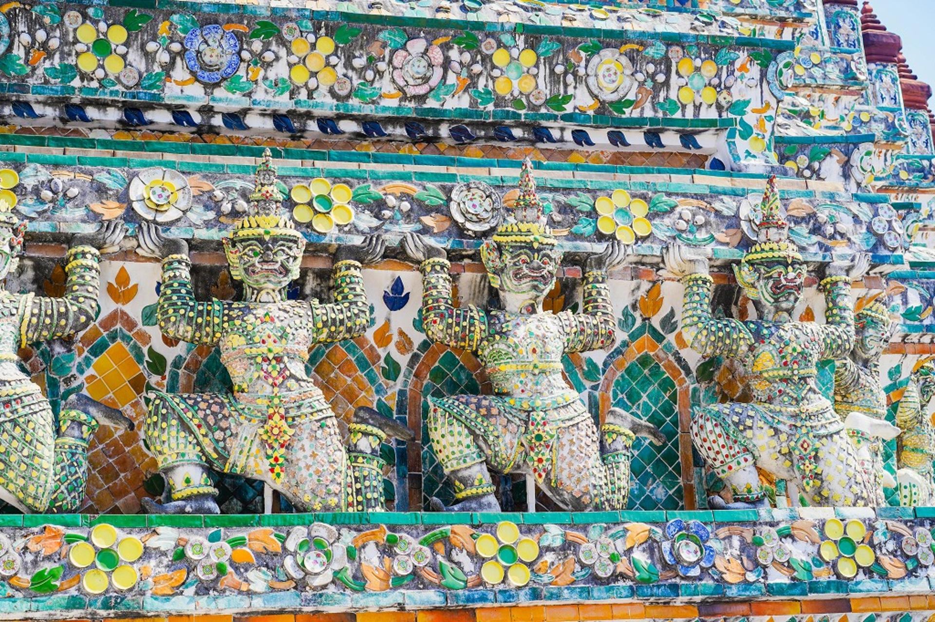 Wat Pho, Wat Arun & Flower Market Guided Walking Tour in Bangkok - Thumbnail 52