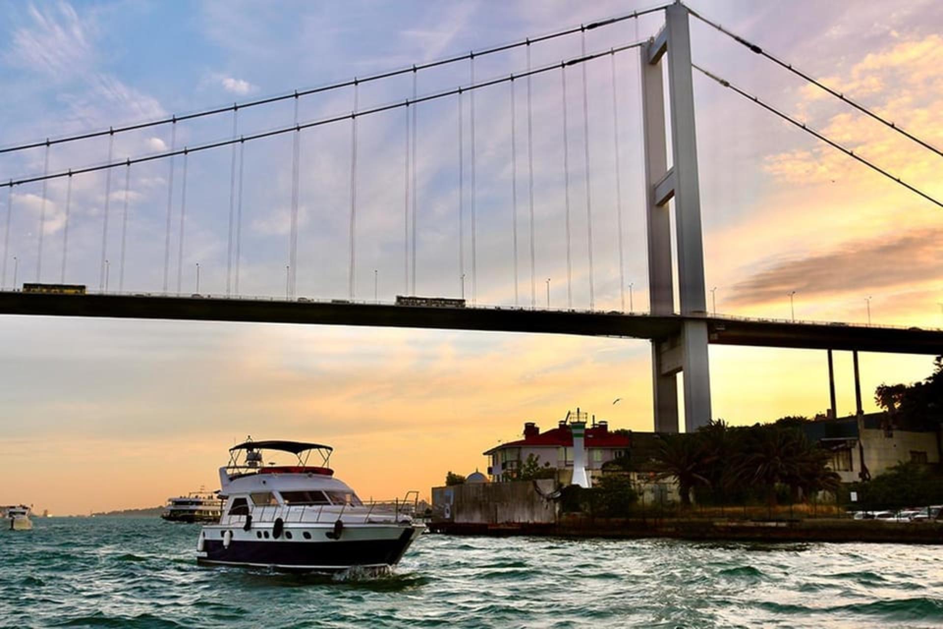 Istanbul: Bosphorus Sunset Yacht with Tour Guide and Snacks - Thumbnail 7