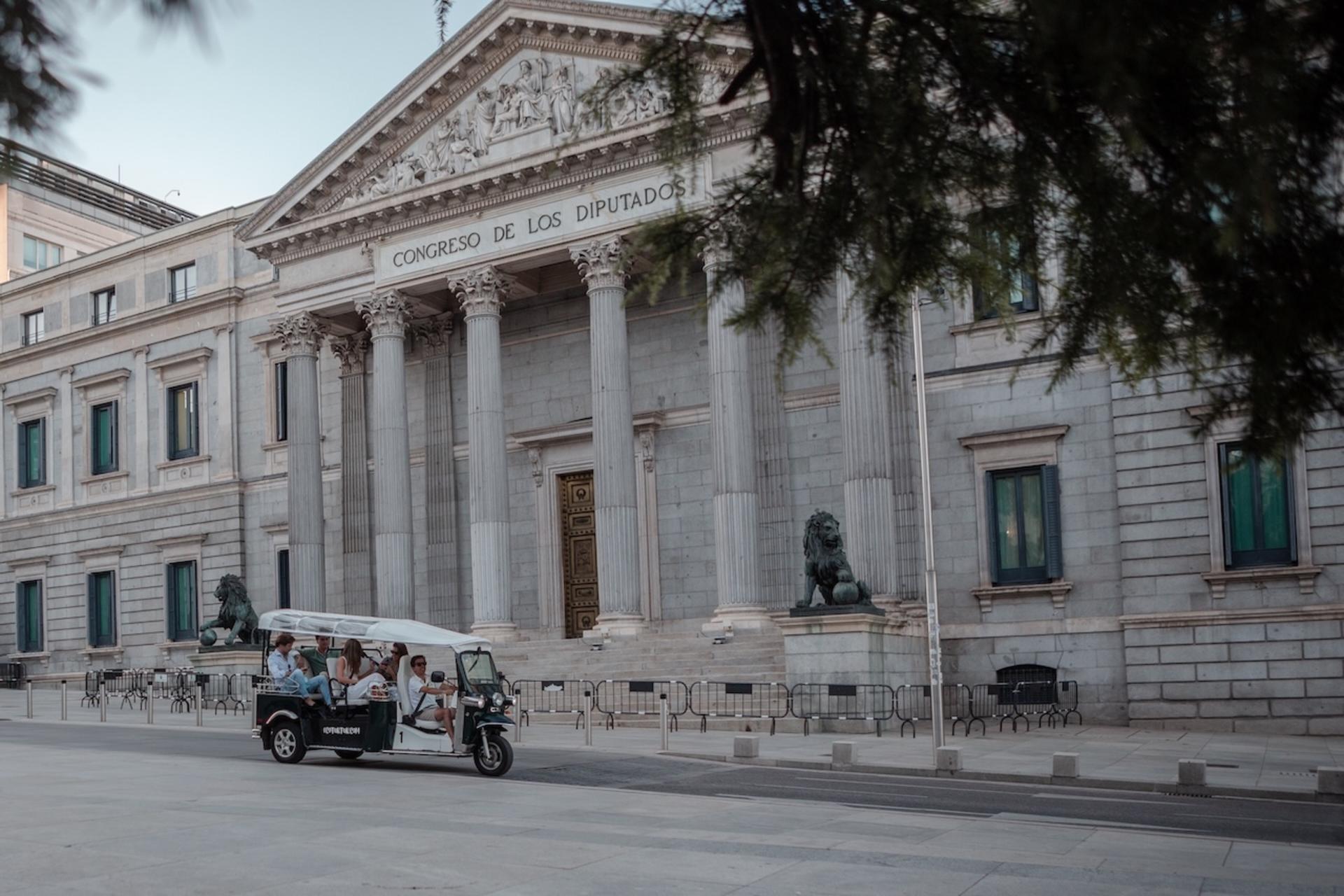 Tuk Tuk tour in Madrid - Thumbnail 5