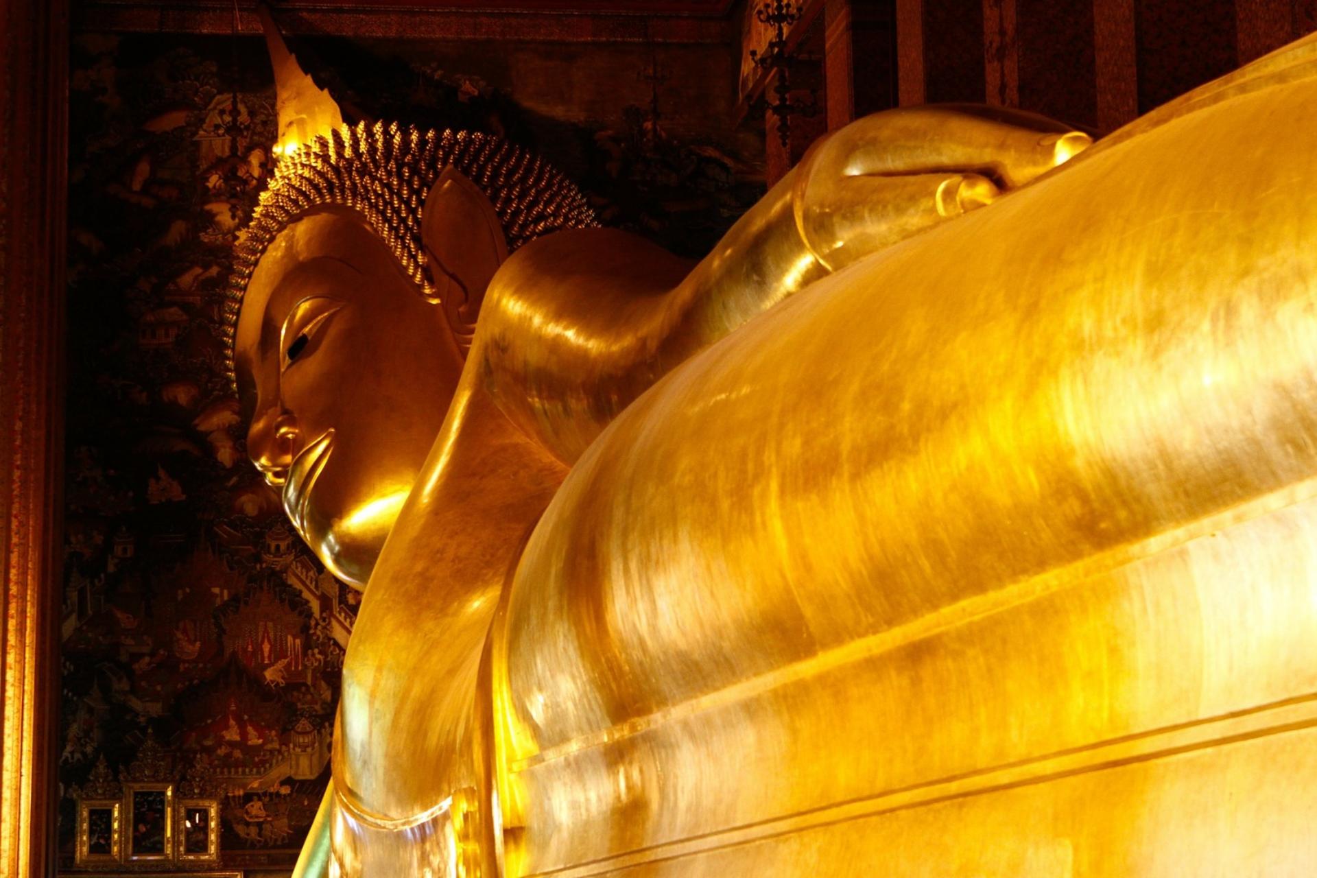 Bangkok Grand Palace, Wat Phra Kaew, and Wat Pho with Lunch  - Thumbnail 3