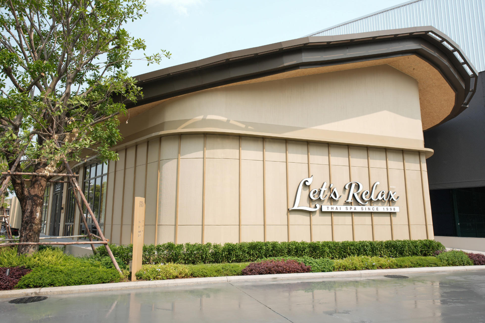 Let's Relax Spa at Crystal Sports G in Bangkok - Image 1