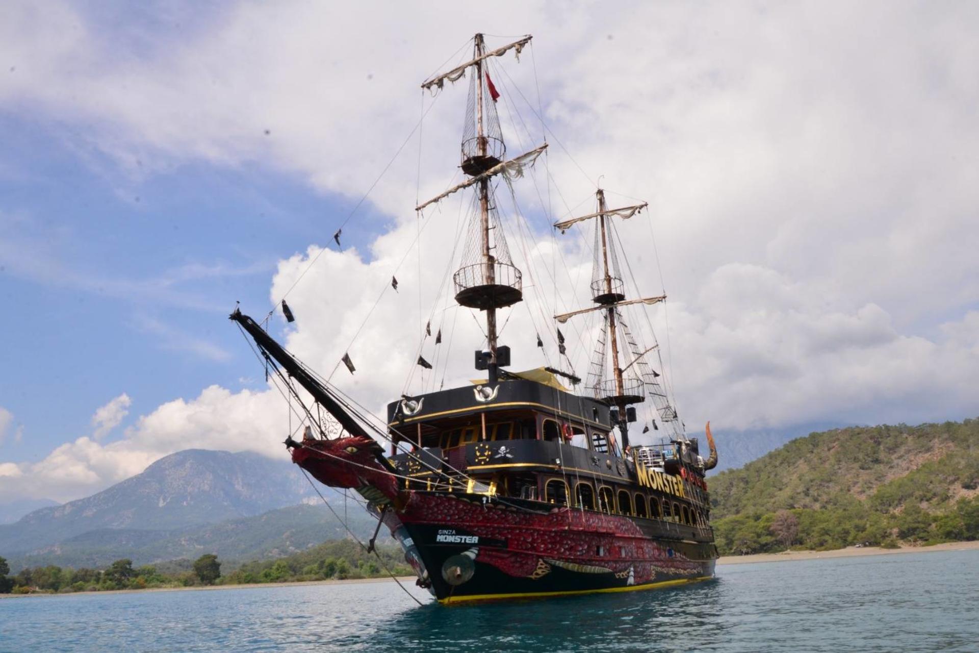 Kemer Bays Party Boat Experience from Antalya with Lunch - Thumbnail 4