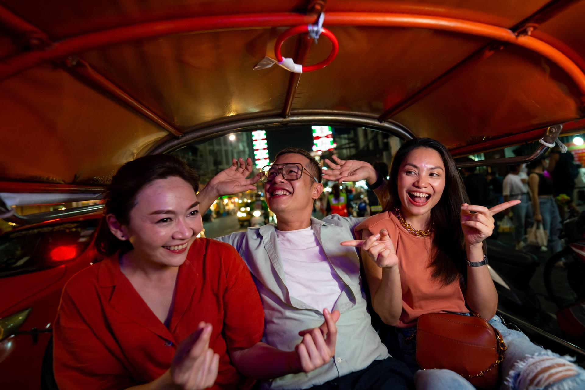Bangkok Night Tour: Wat Arun, Wat Pho, Chinatown & Tuk Tuk Thrills - Thumbnail 2
