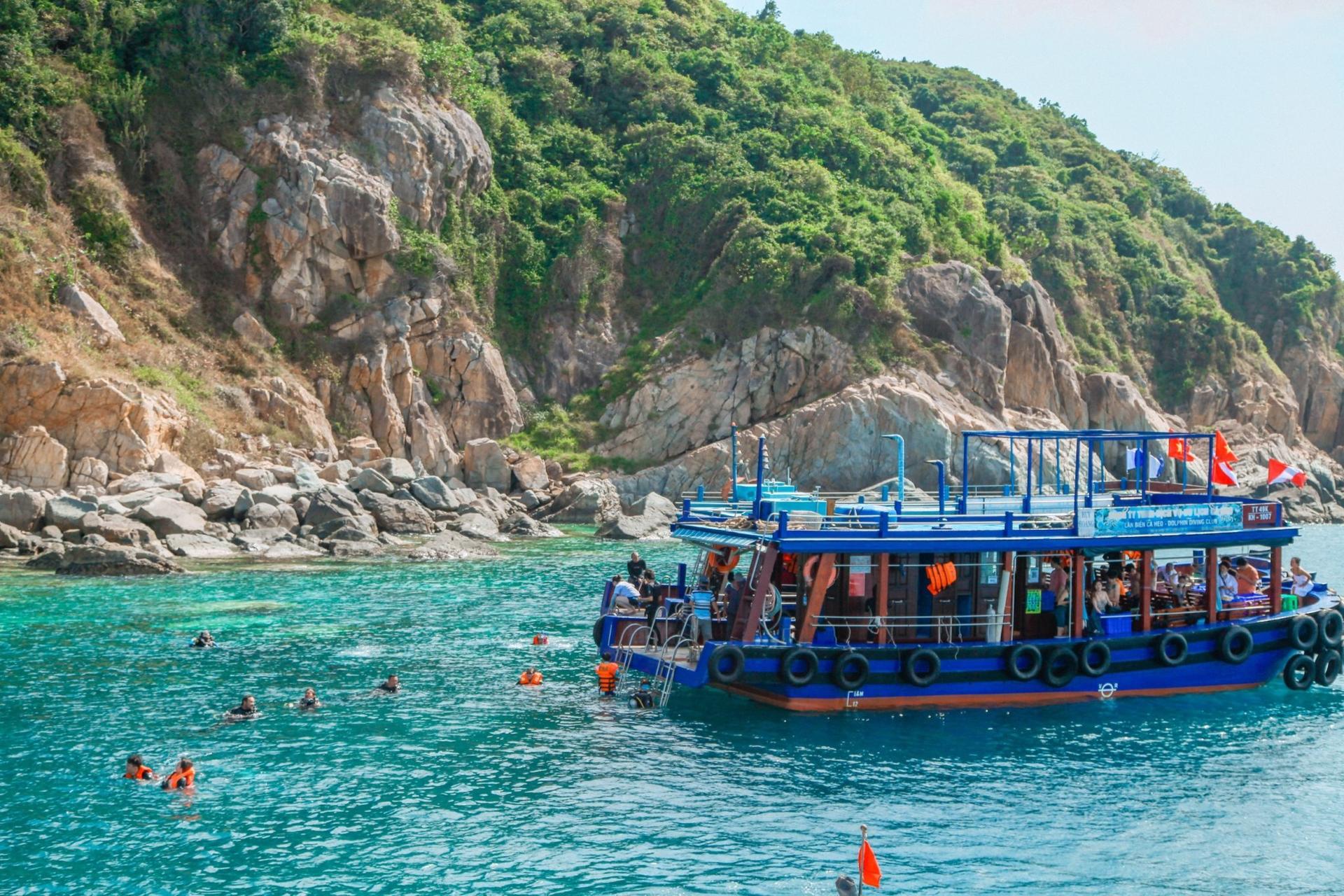 Deluxe Snorkeling Tour with Mud Bath at Merperle Hon Tam Nha Trang - Thumbnail 2