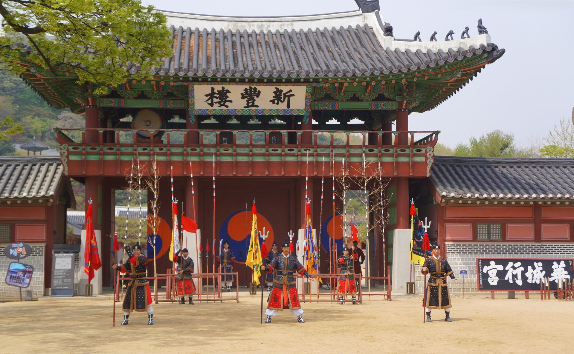 Lotte World + Gyeonggi-do Hot Places Day Tour - Thumbnail 17