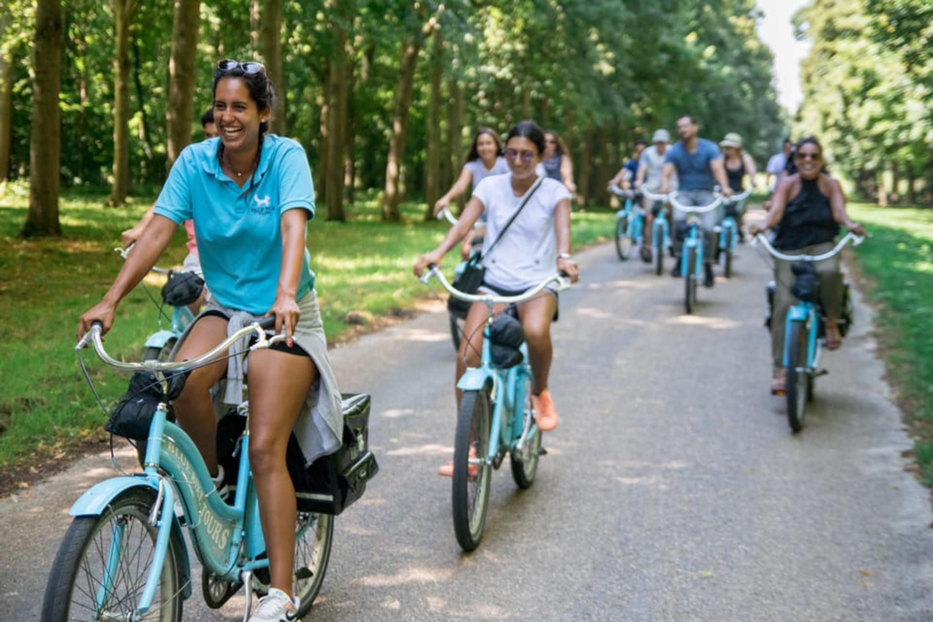 Versailles bike tour with Palace & Trianon tickets in Paris - Thumbnail 3