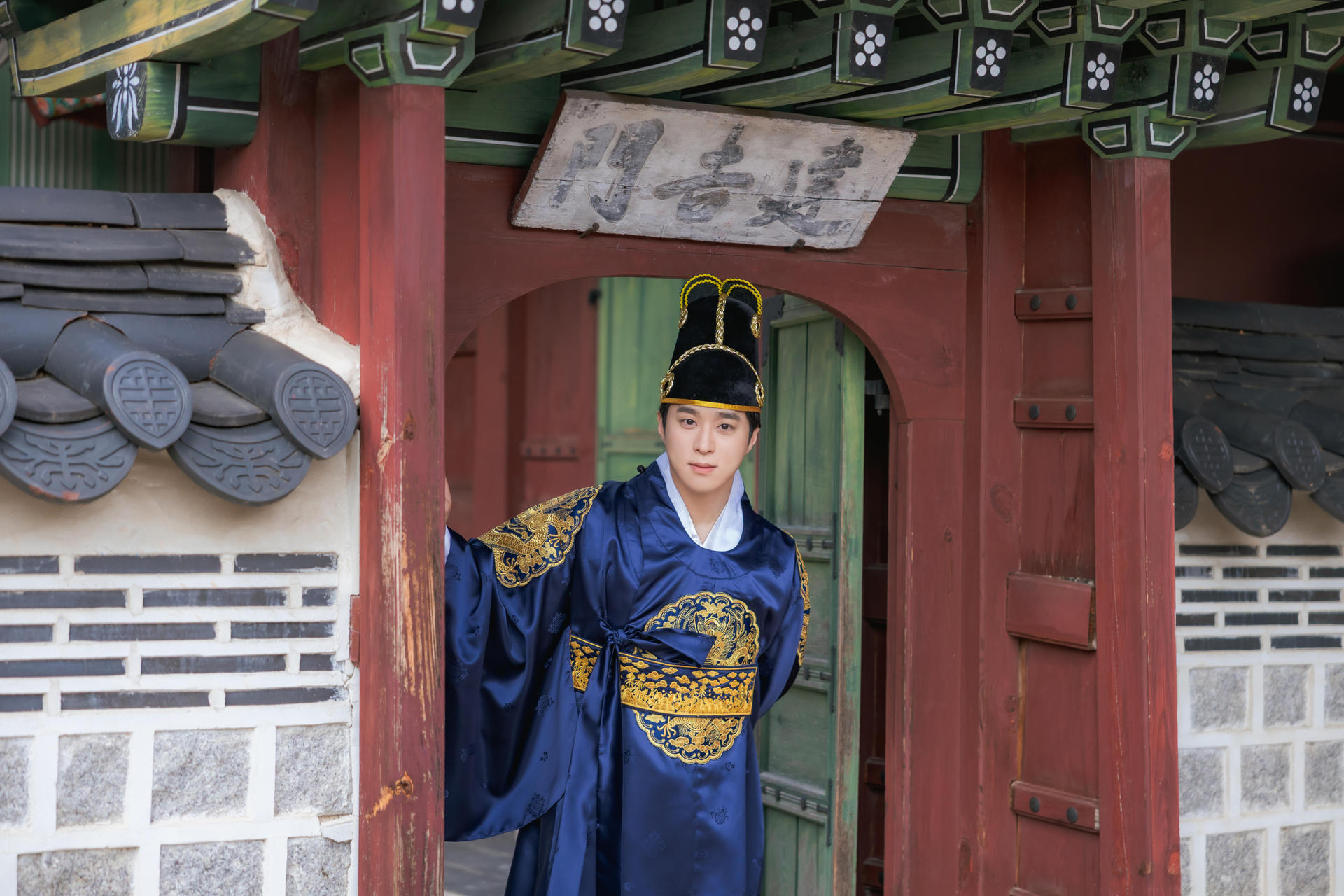 Gyeongbokgung Hanbok & Hairstyling Experience - Thumbnail 40