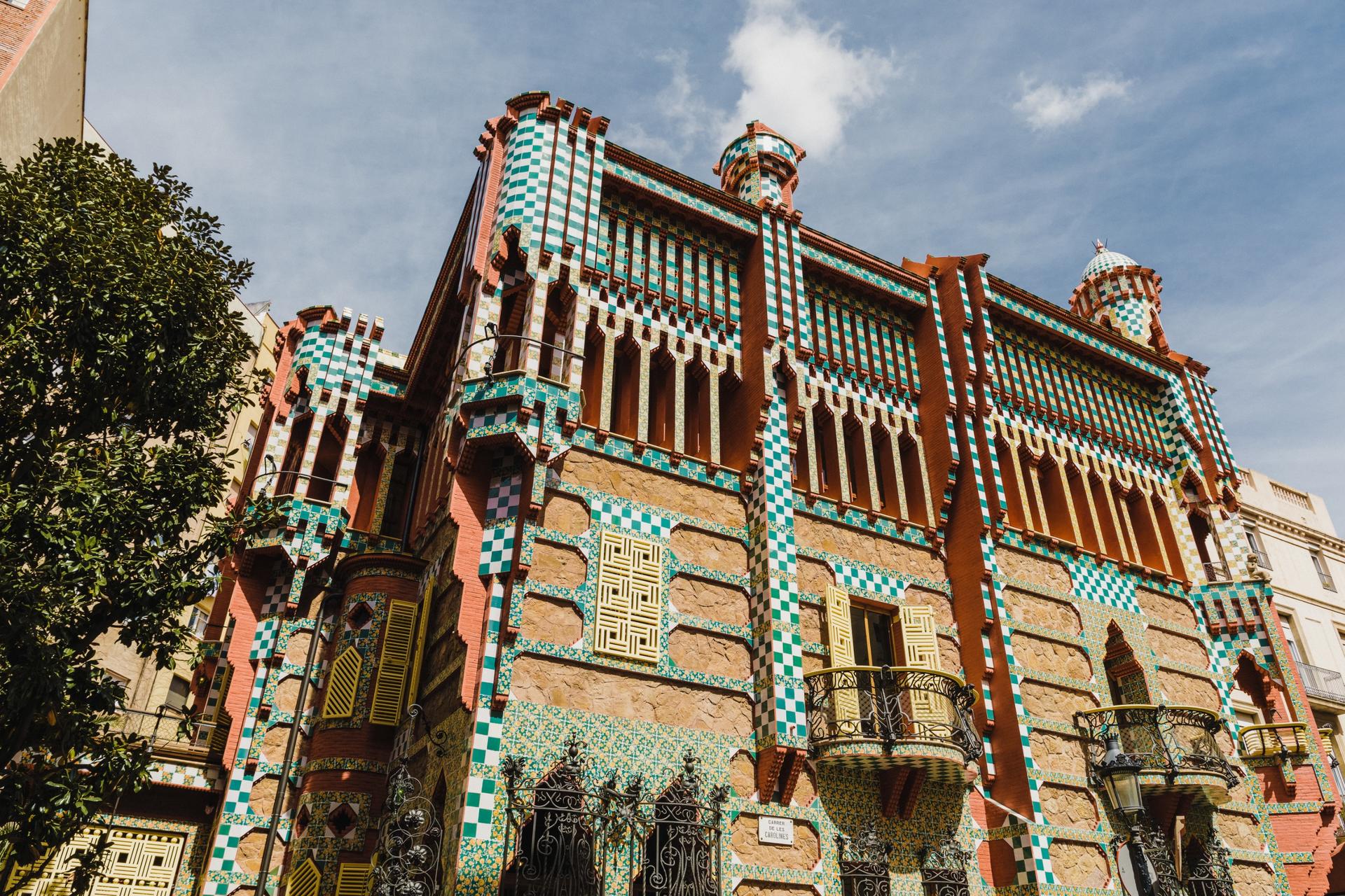 Gaudi Houses, Sagrada Familia and Park Guell Tour - Thumbnail 7