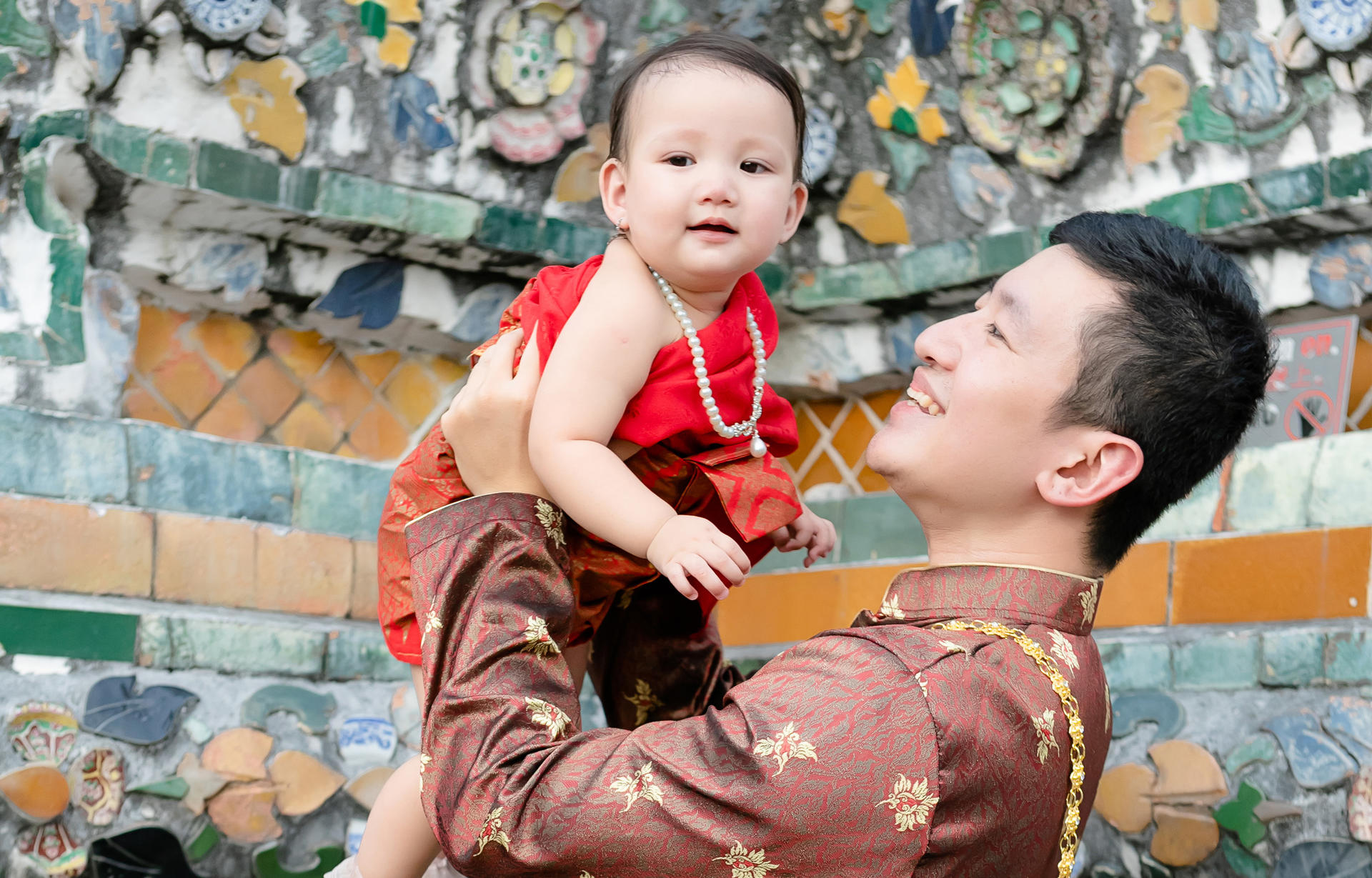 Professional Thai Costume Photography at Wat Arun, Bangkok - Thumbnail 6