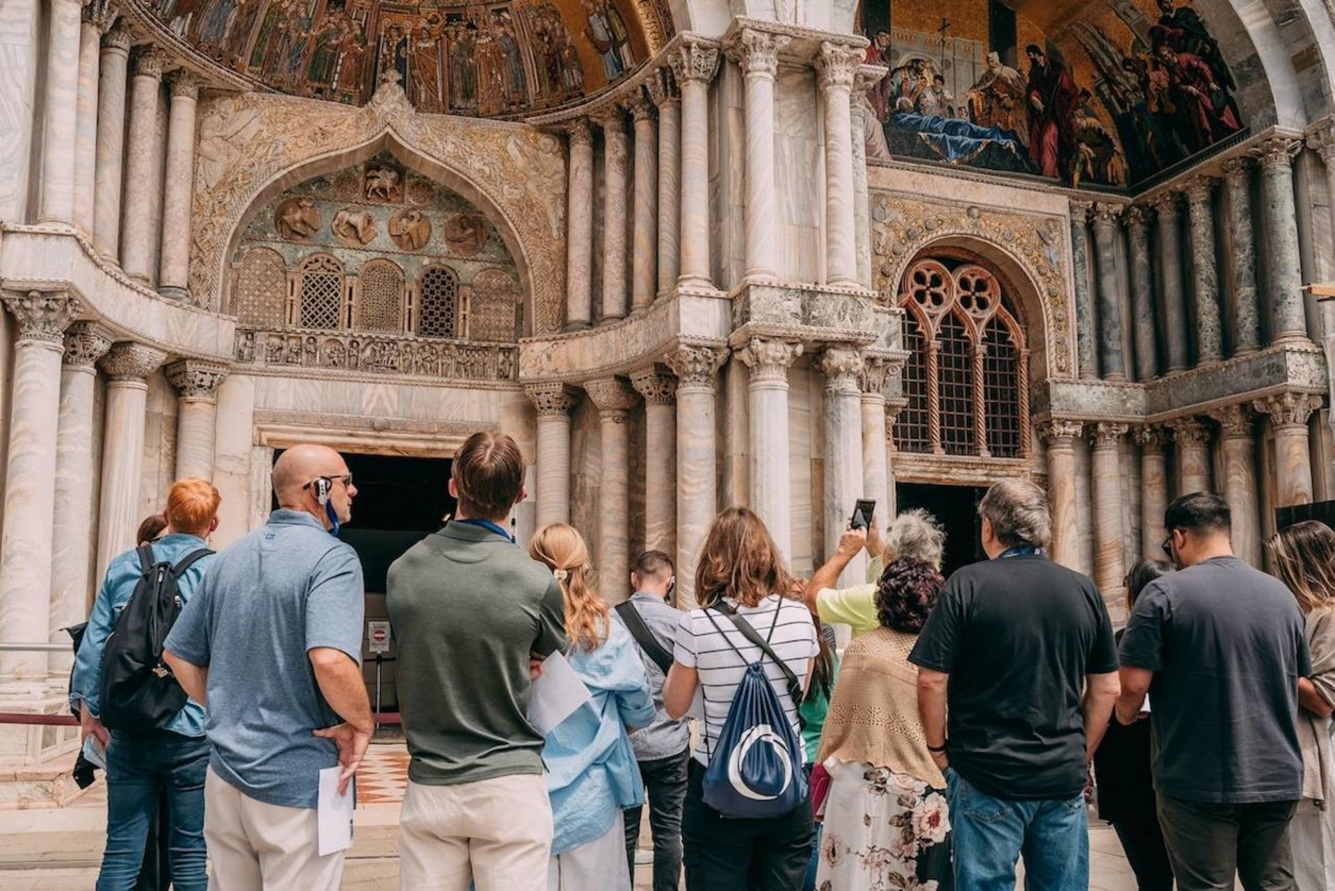 Saint Mark's Basilica tour in Venice - Thumbnail 2