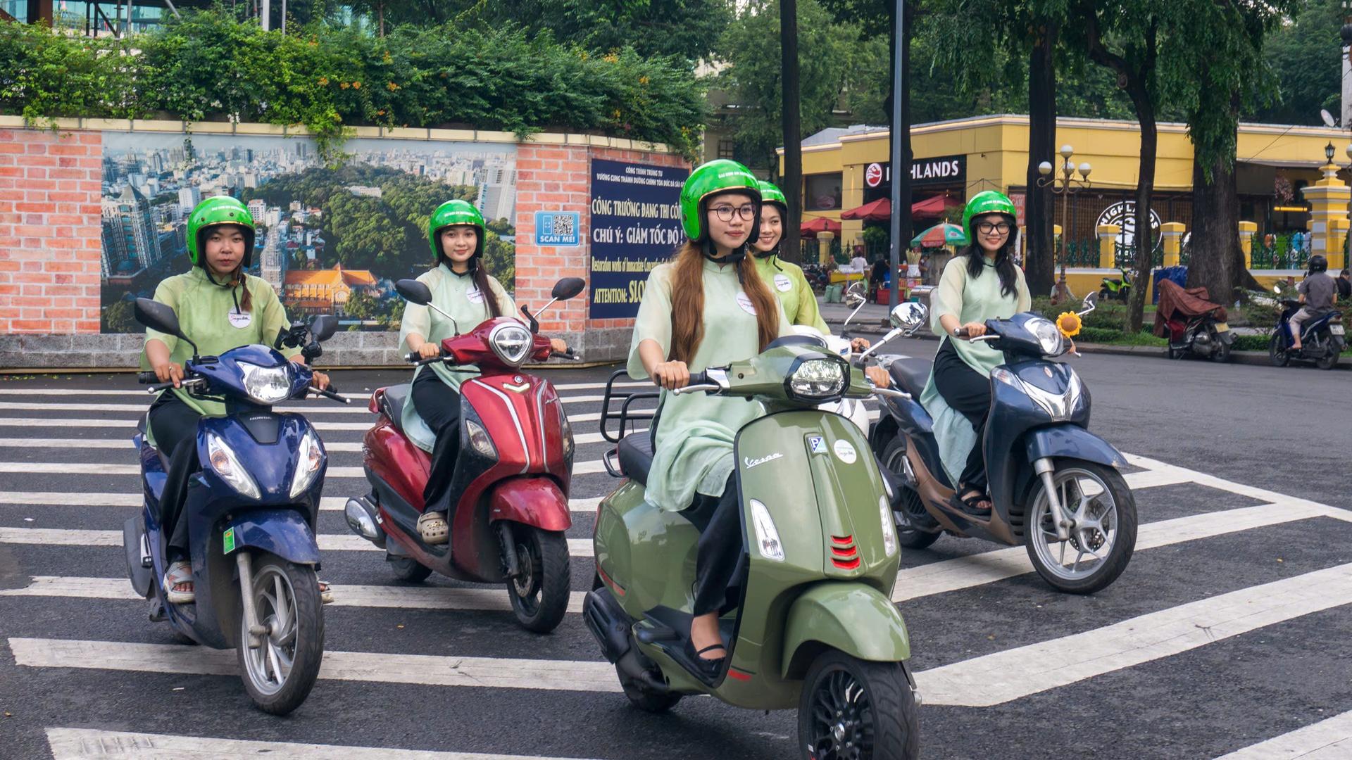 Ho Chi Minh 2 Hours City Highlights Tour with optional Female Rider - Thumbnail 10