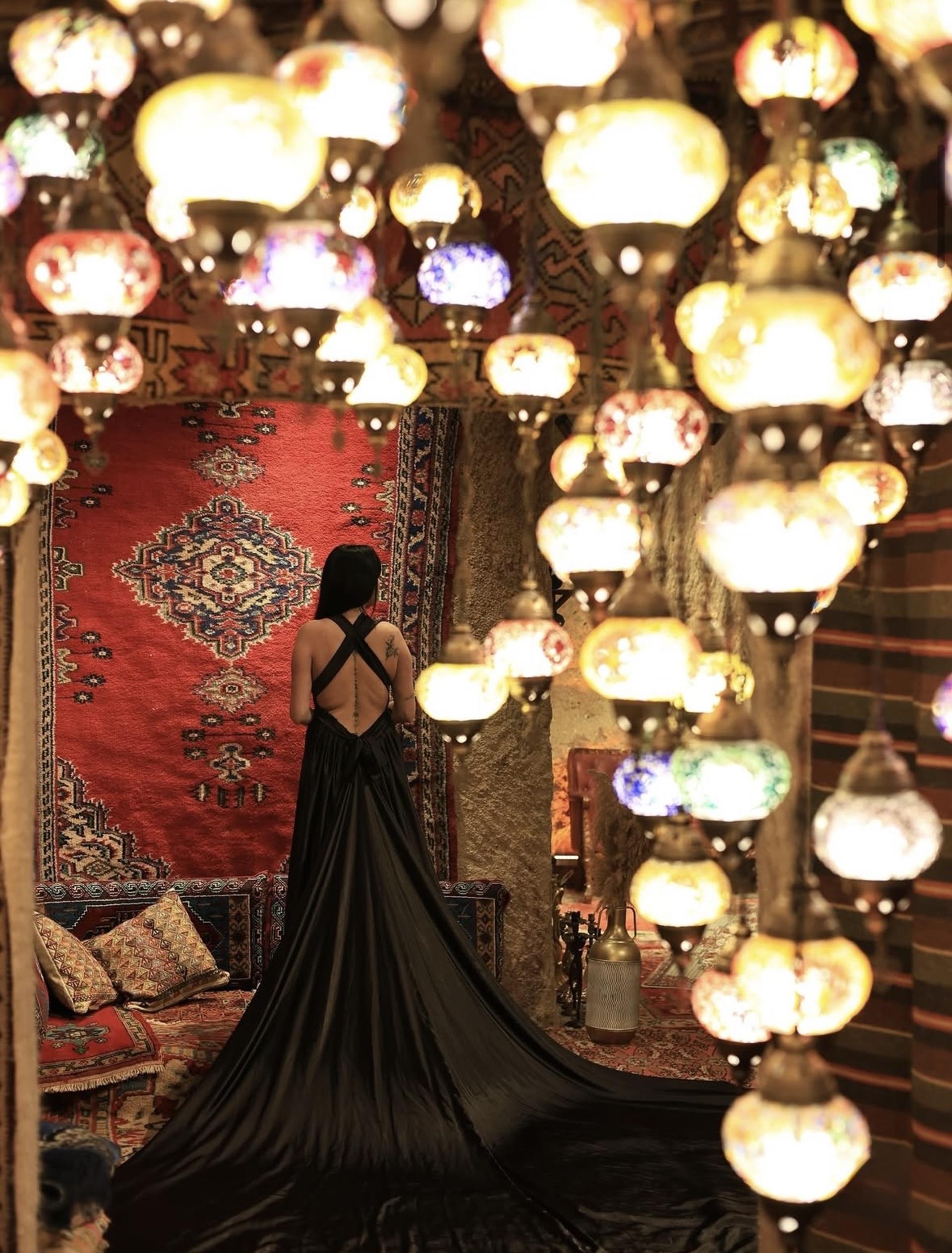 Cappadocia Turkish Carpet House Photoshoot with Flying Dress - Thumbnail 9