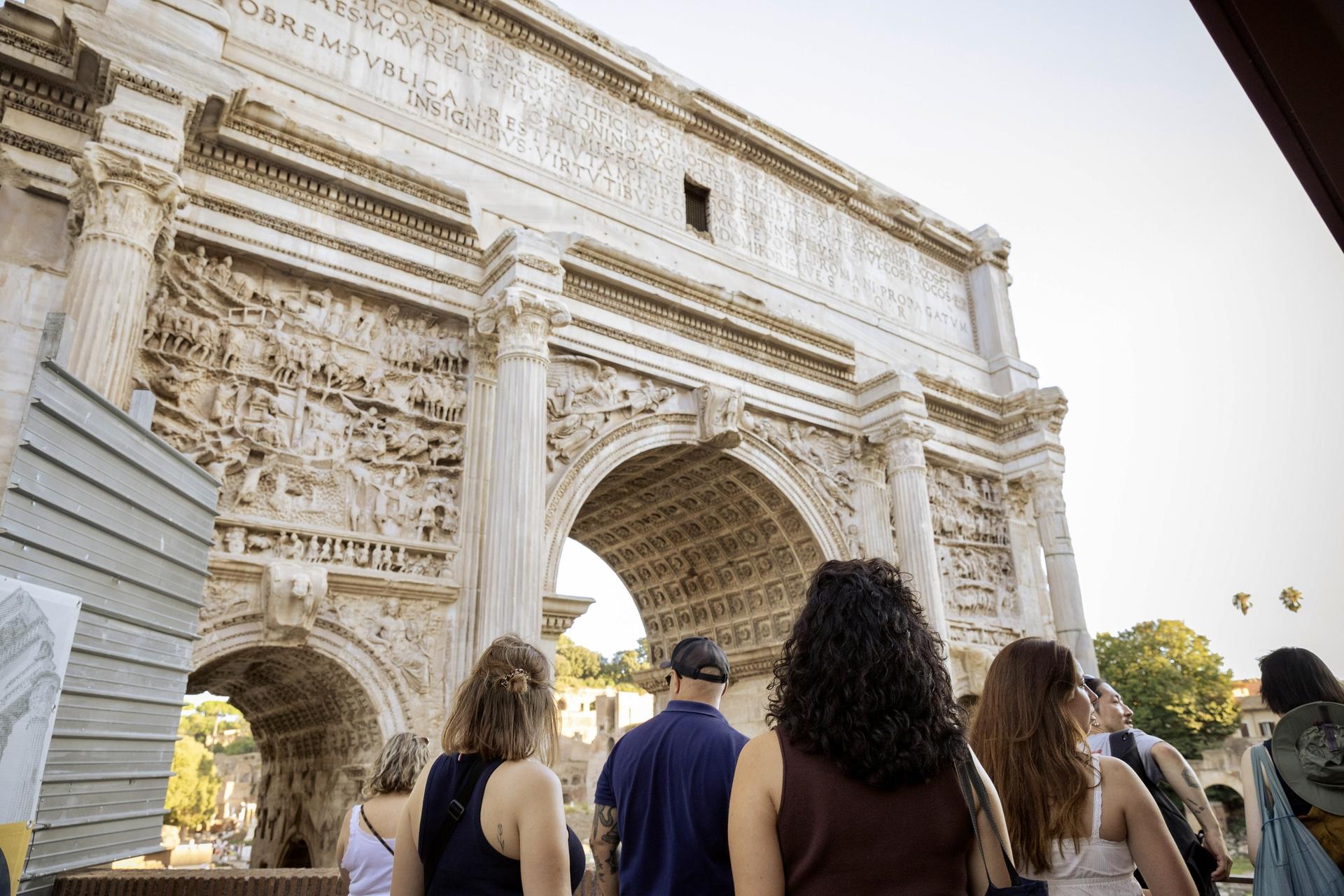 Rome: Colosseum, Palatine Hill and Roman Forum Guided Tour  - Thumbnail 15