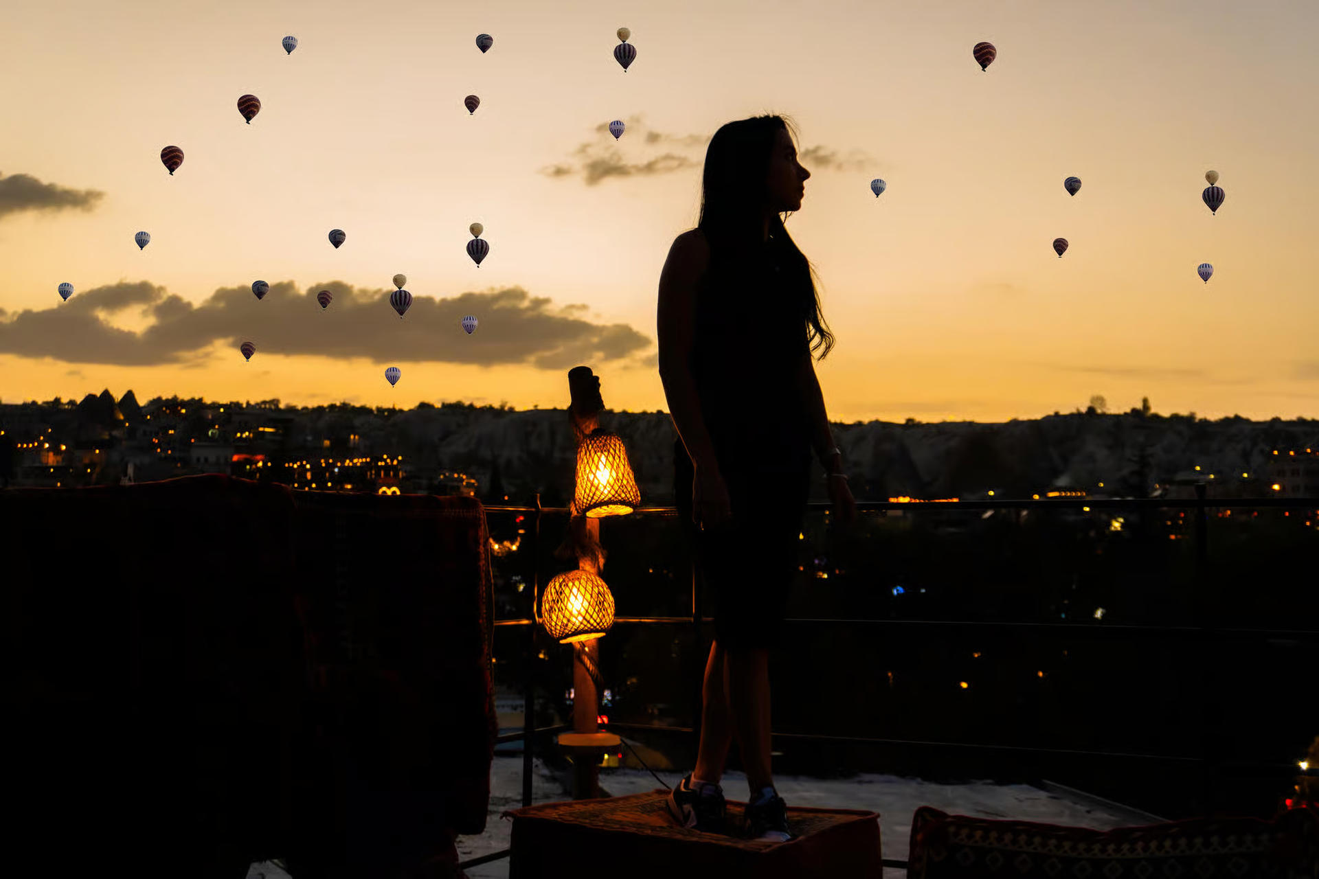 Cappadocia: Rooftop Photoshoot with Hot Air Balloons at Sunrise - Thumbnail 9