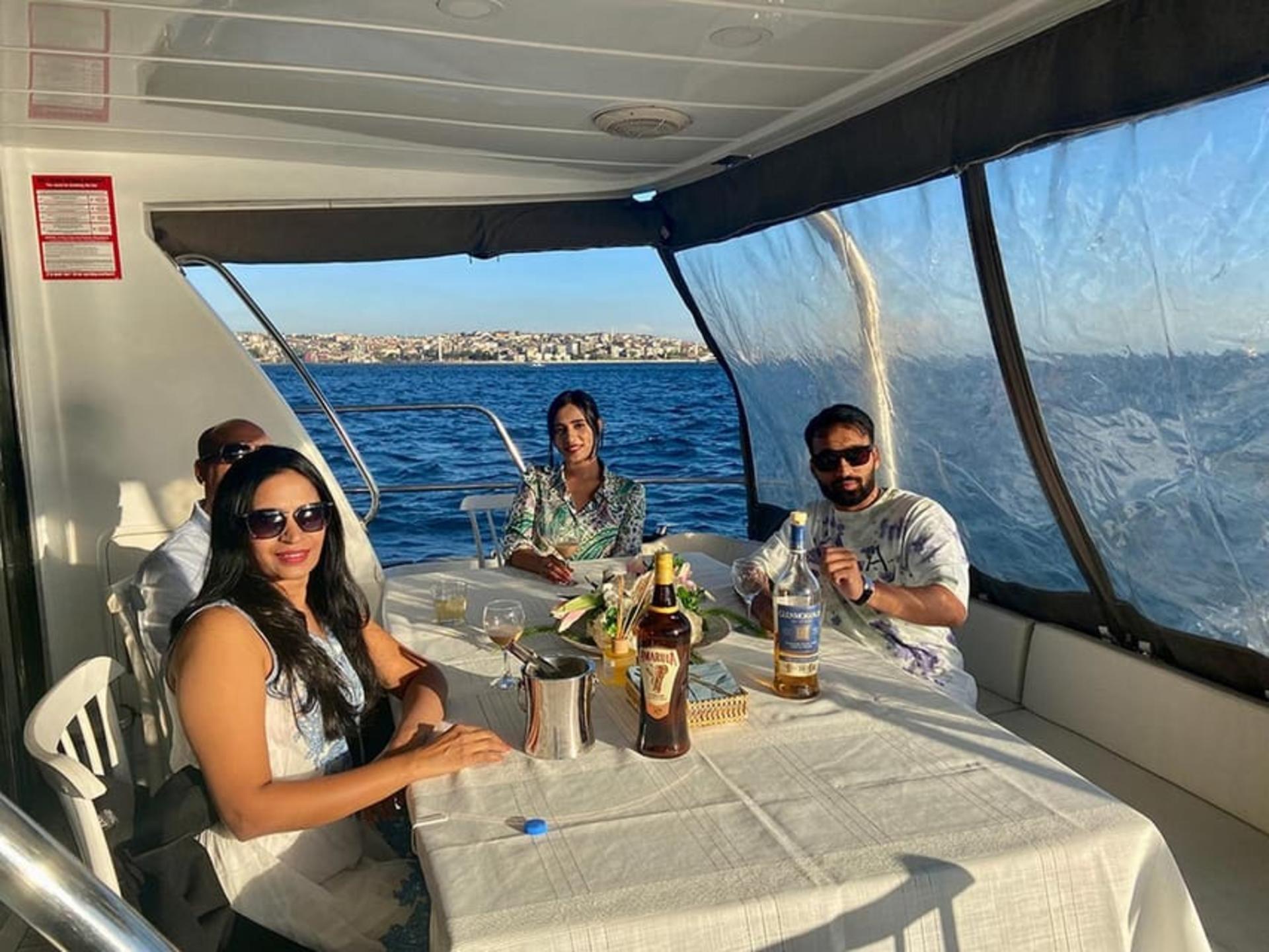 Istanbul: Bosphorus Sunset Yacht with Tour Guide and Snacks - Thumbnail 5