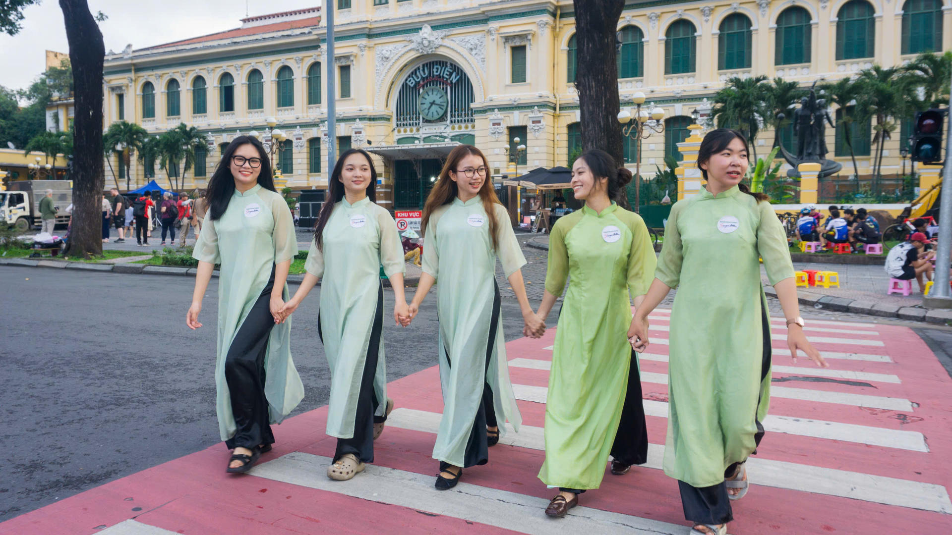Ho Chi Minh City: Walking Street Food Tour with 12 Local Tastings - Thumbnail 2