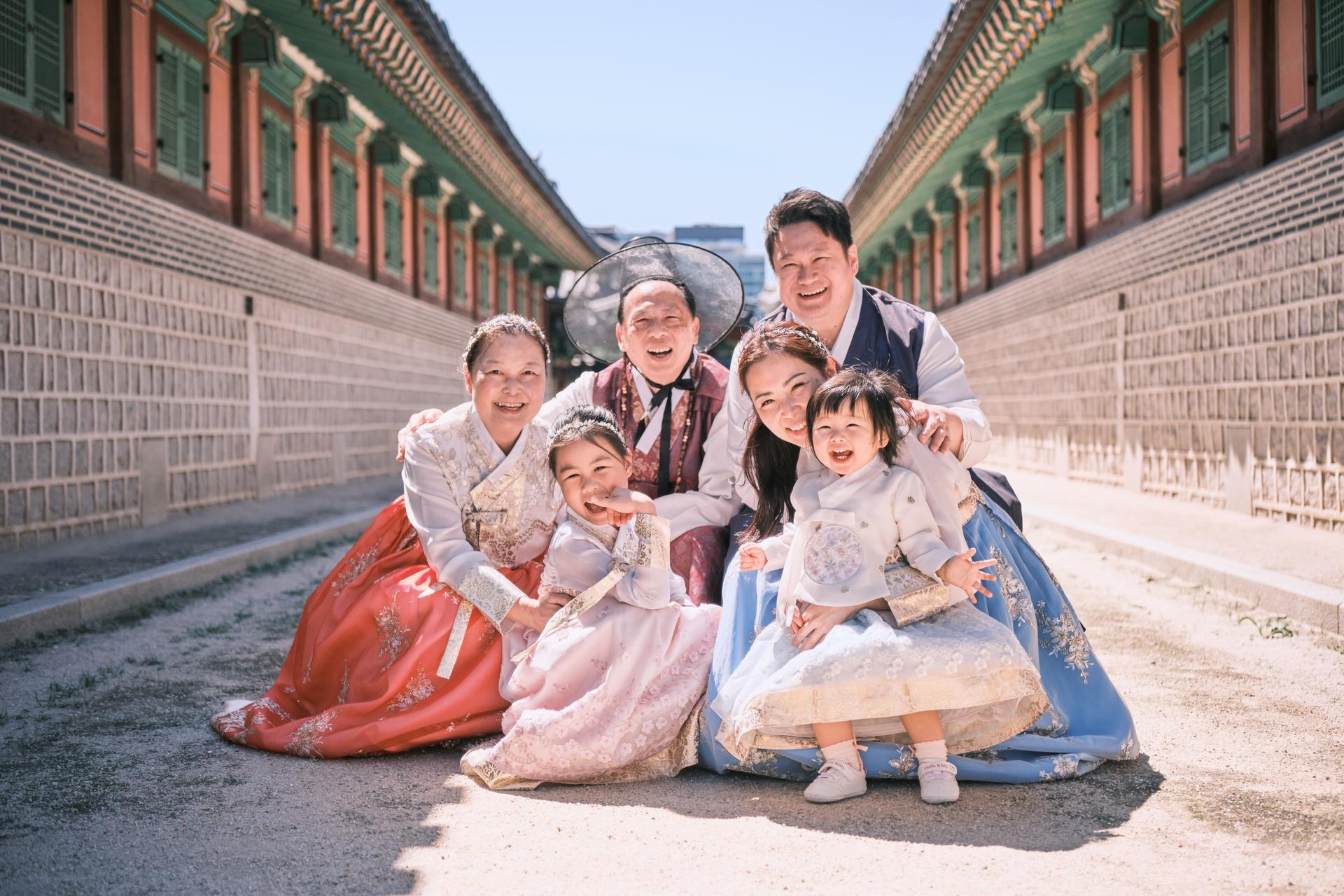 Cinematic Hanbok Photoshoot Experience - Thumbnail 8