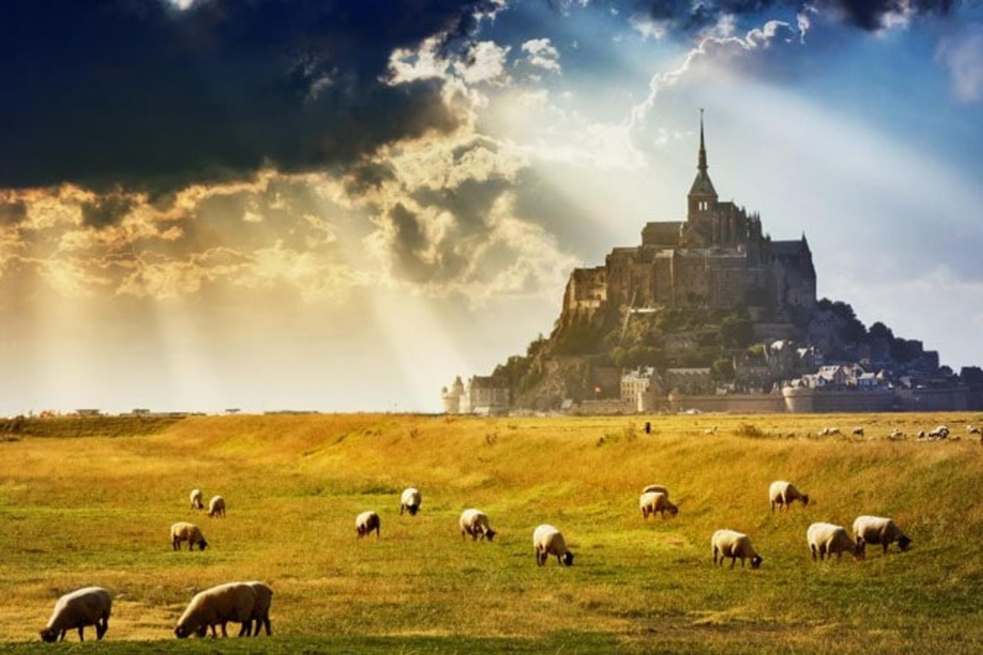 2D1N Mont Saint-Michel and Loire Valley Chateaux Tour from Paris - Thumbnail 2