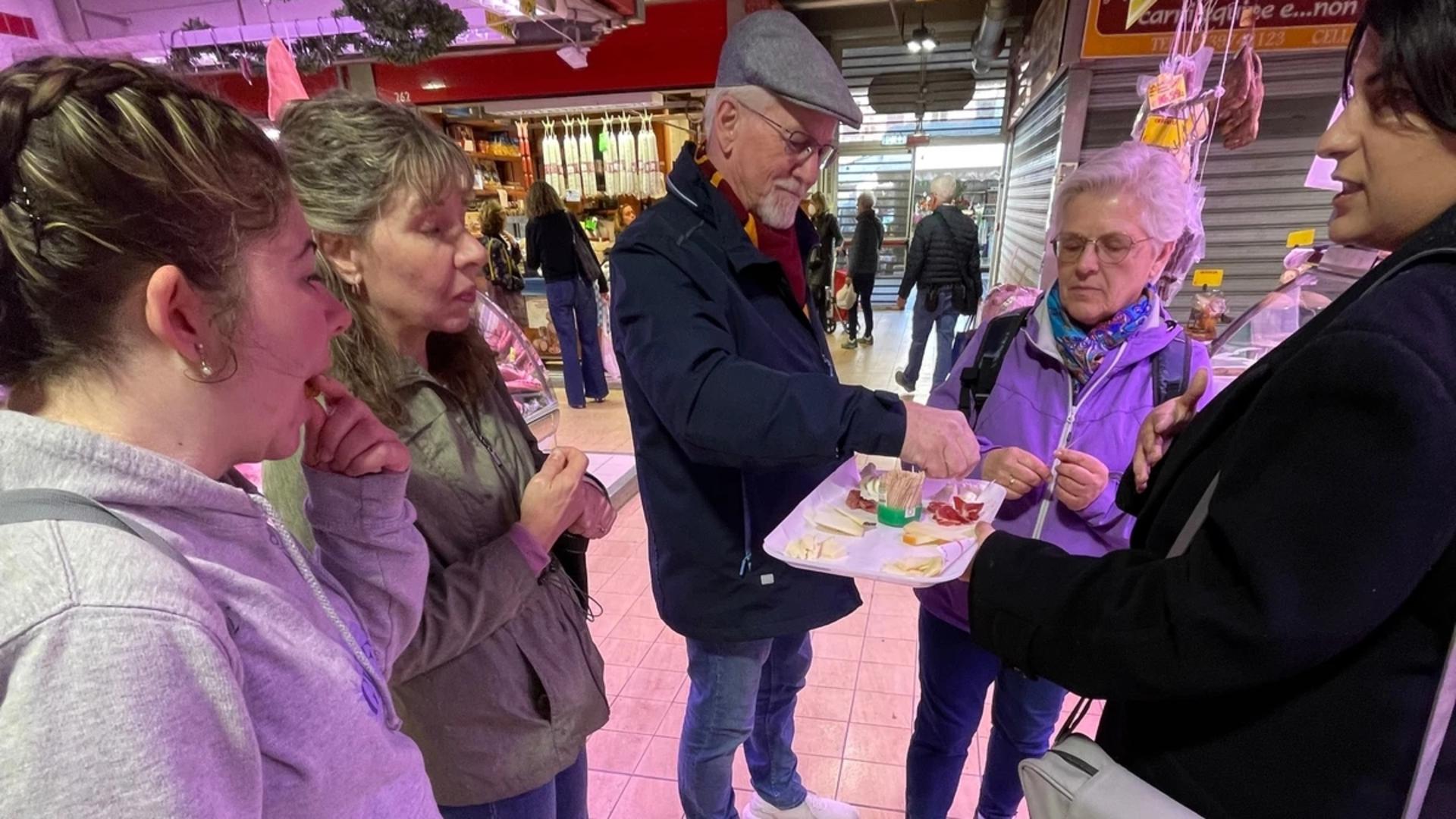 Mercato Trionfale and Prati food and wine tasting tour in Rome - Thumbnail 2