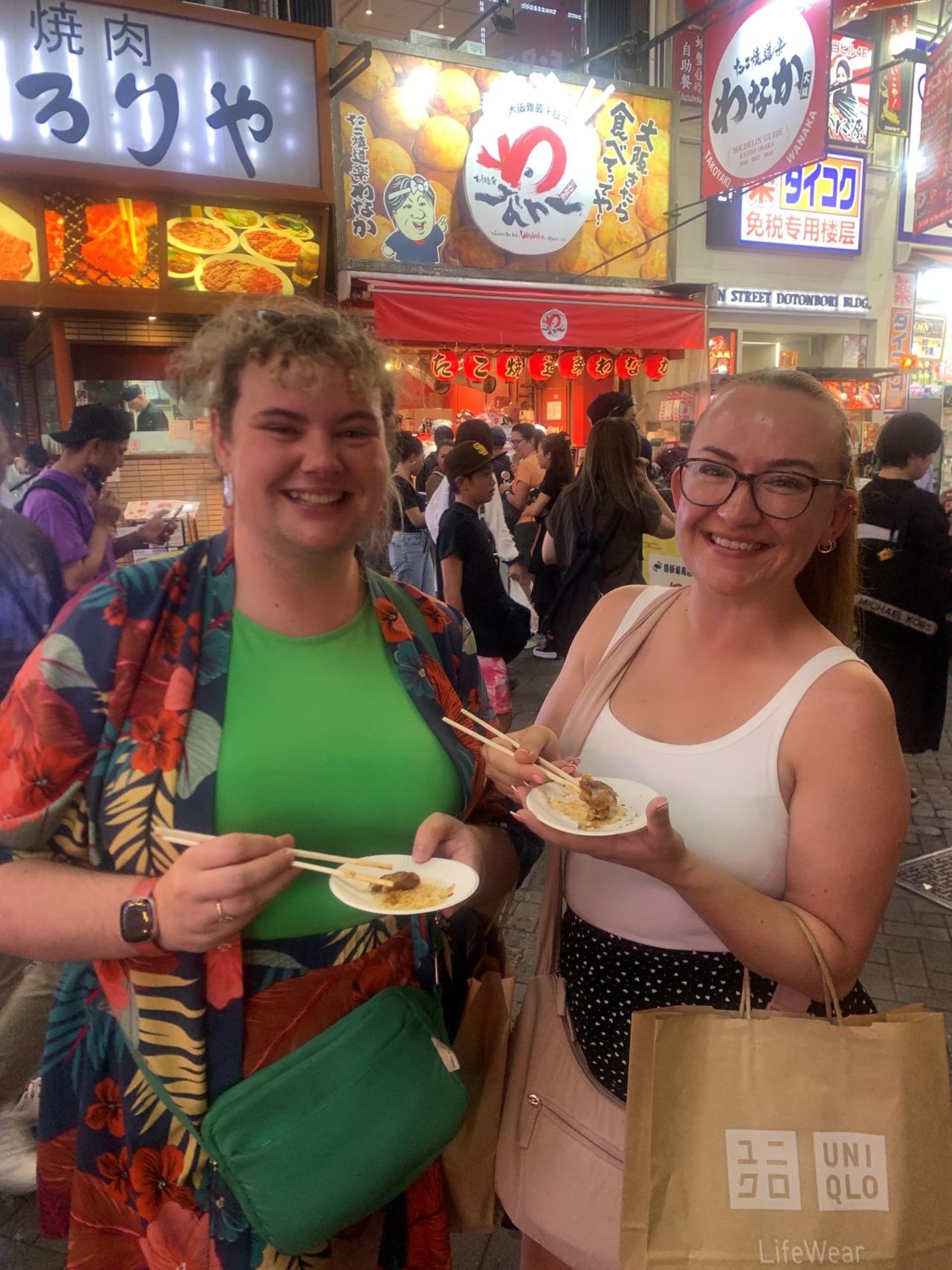 Osaka: Guided Food Tour with 12 Dishes and 2 Drinks - Thumbnail 11