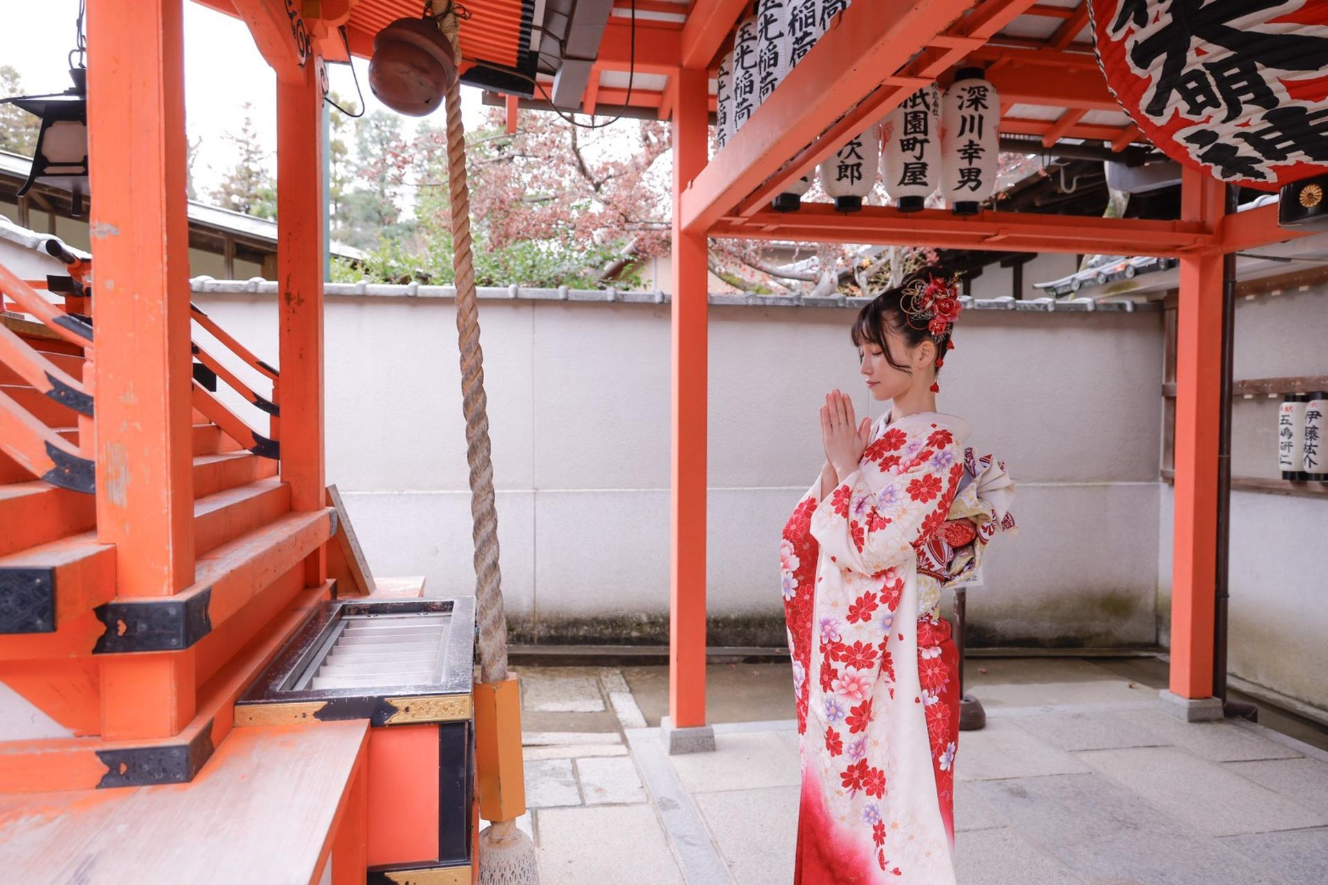 Kyoto Aiwafuku Fushimi Inari Store: Explore the Senbon Torii, Kimono Rental + Japanese-style Hair Set with Makeup and Photo Shoot available as optional extras (Aiwafuku Fushimi Inari Store) - Thumbnail 20