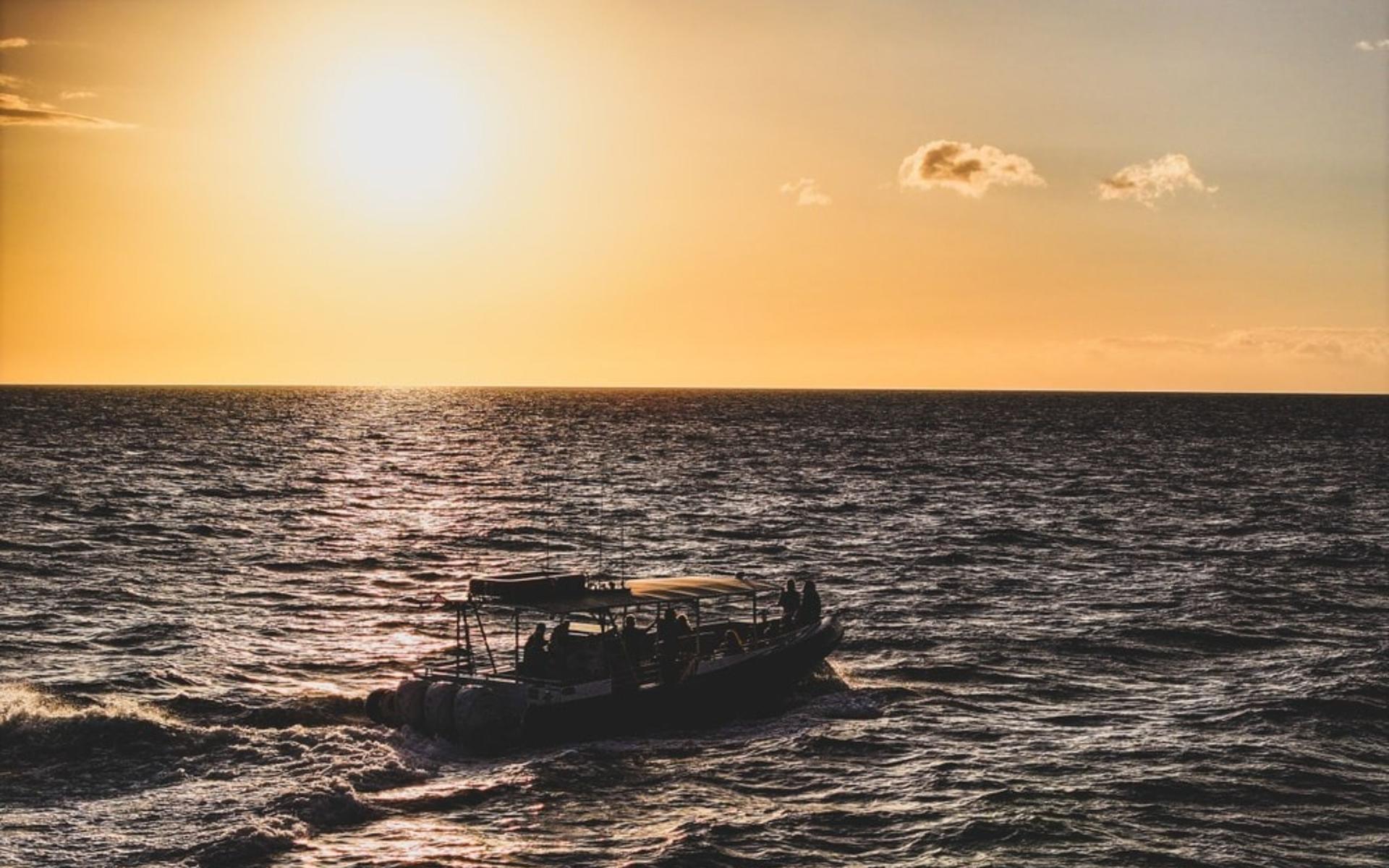 Mauna Kea sunset coastline cruise in Big Island - Thumbnail 3
