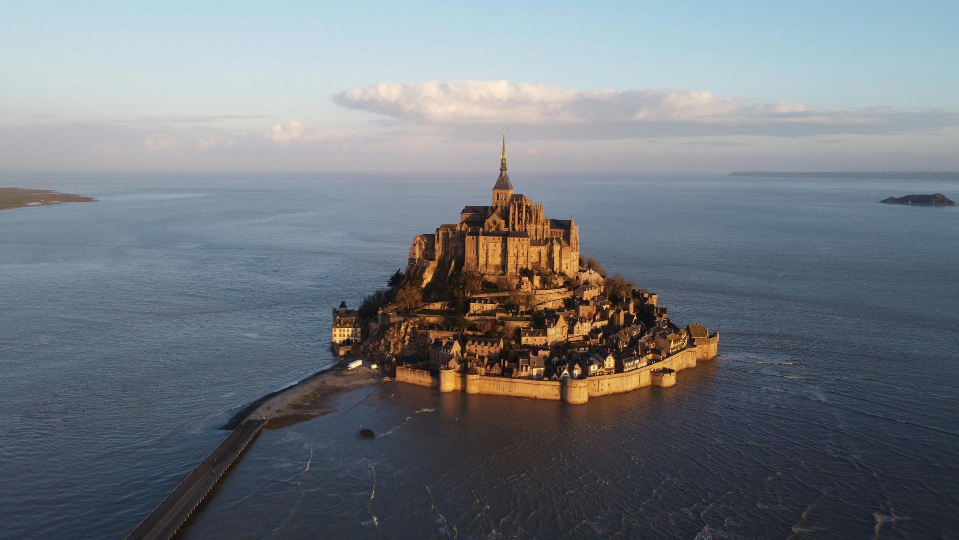 Mont Saint Michel Day Tour with Transport - Thumbnail 13
