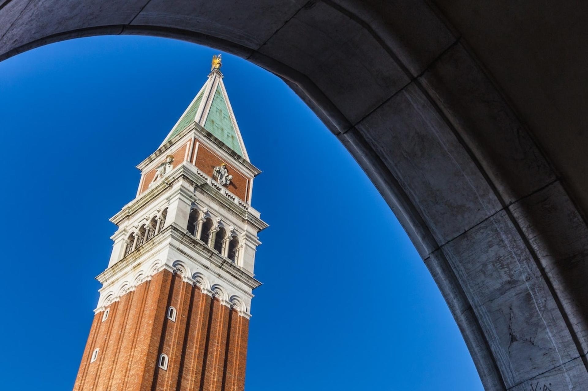 Venice Secrets Walking Tour and Shared Gondola Ride - Image 1