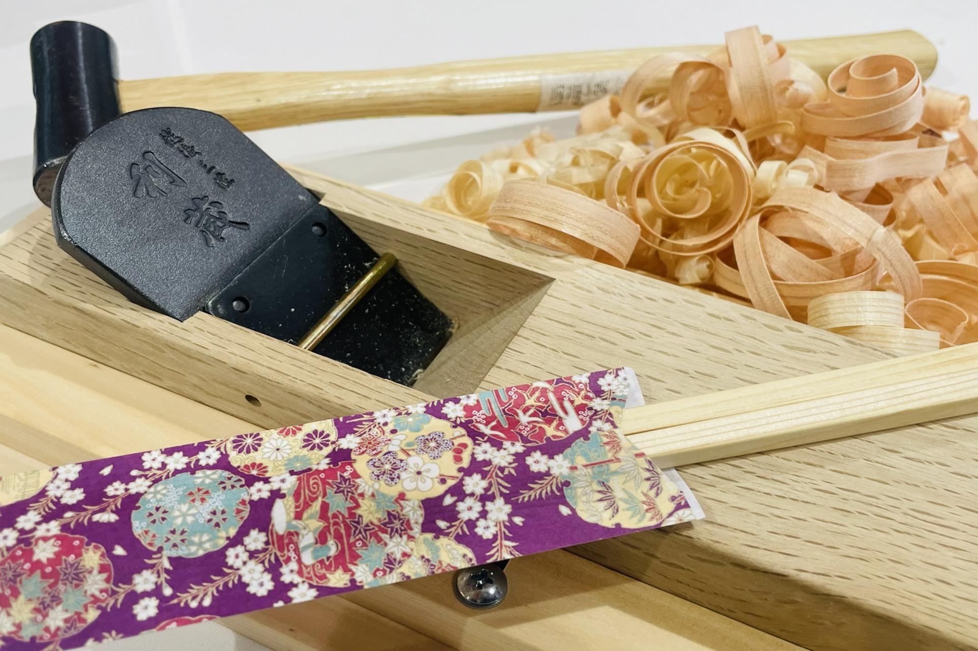 Chopstick making workshop with souvenirs in the Osaka Castle area - Thumbnail 4