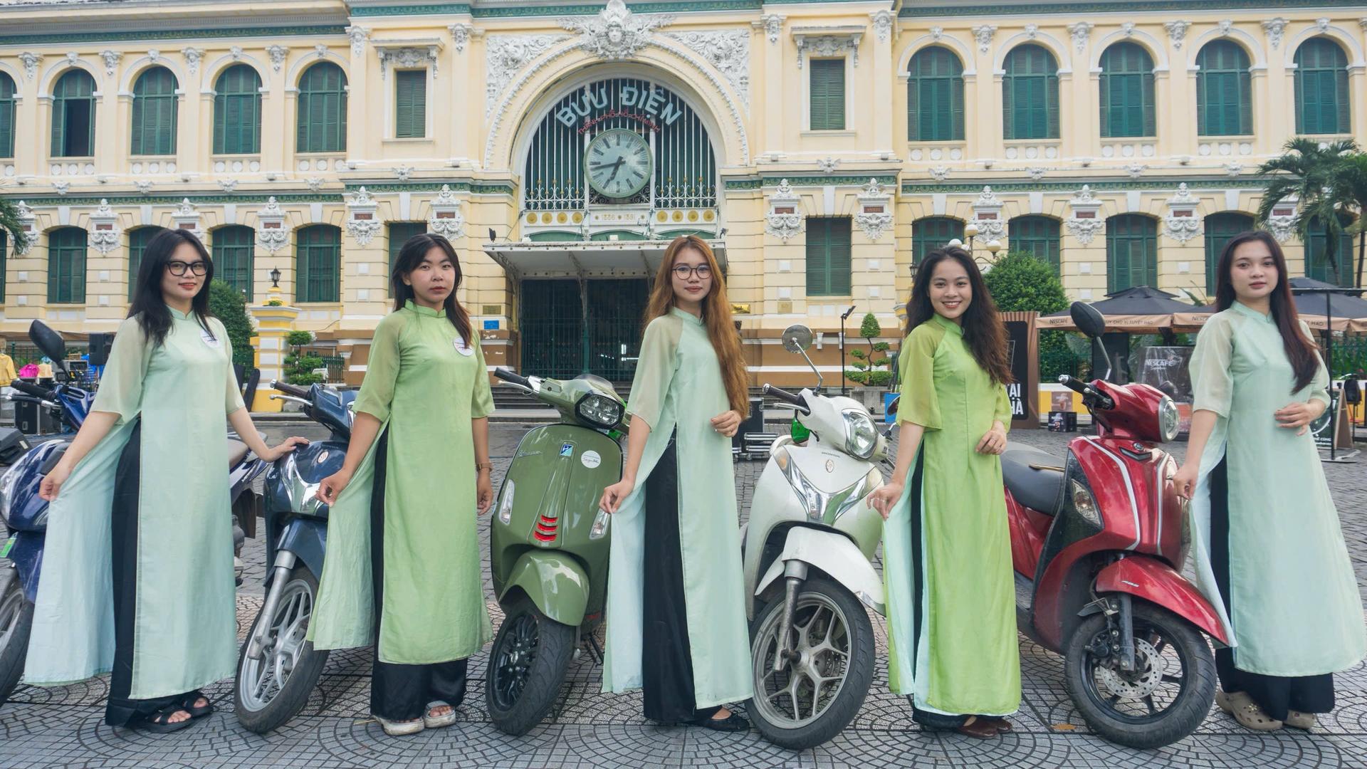 Ho Chi Minh 2 Hours City Highlights Tour with optional Female Rider - Thumbnail 11