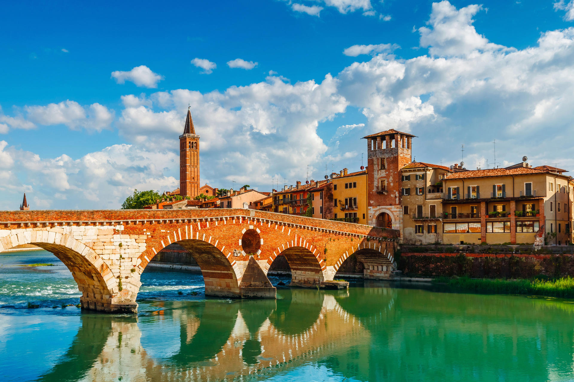 Verona Scavenger Hunt and City Highlights Day Trip - Image 1