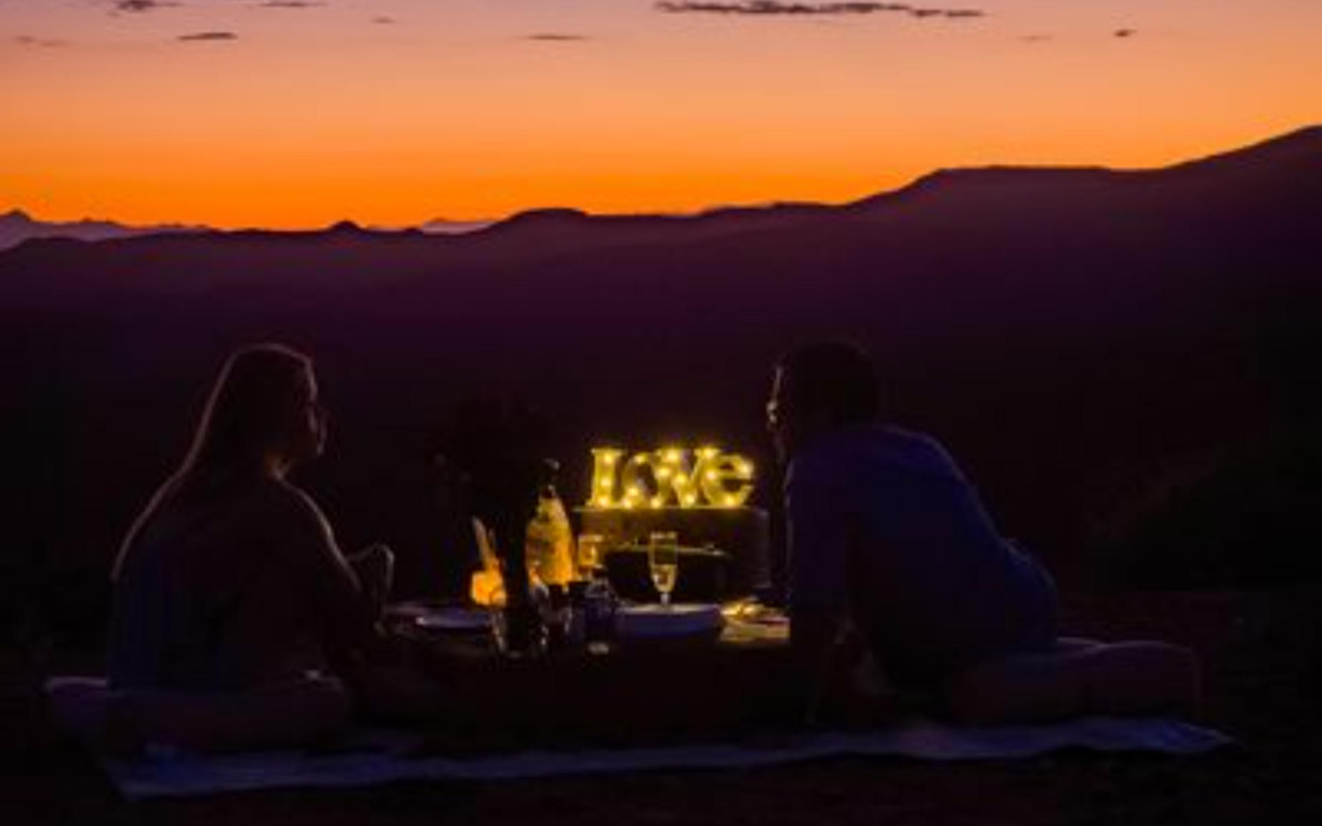 Romantic Sunset Couples Picnic Experience - Thumbnail 3