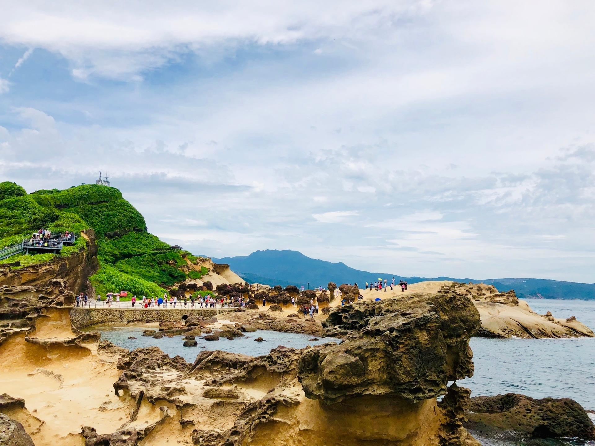 Yehliu & Jiufen & Shifen Day Tour (Optional Tiaoshi Coast) - Thumbnail 12
