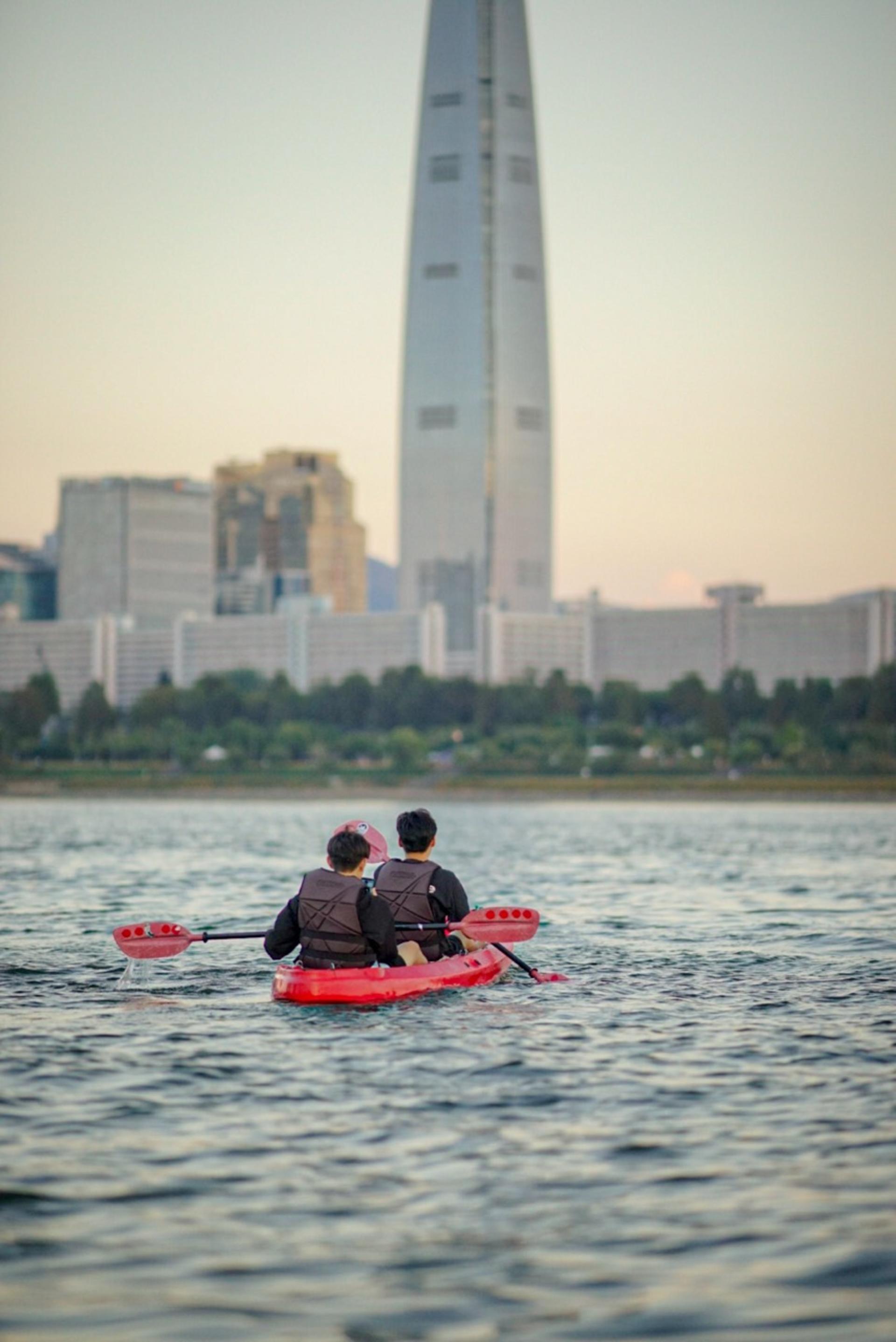 Kayak & Paddleboard Adventure on the Han River in Seoul - Thumbnail 26