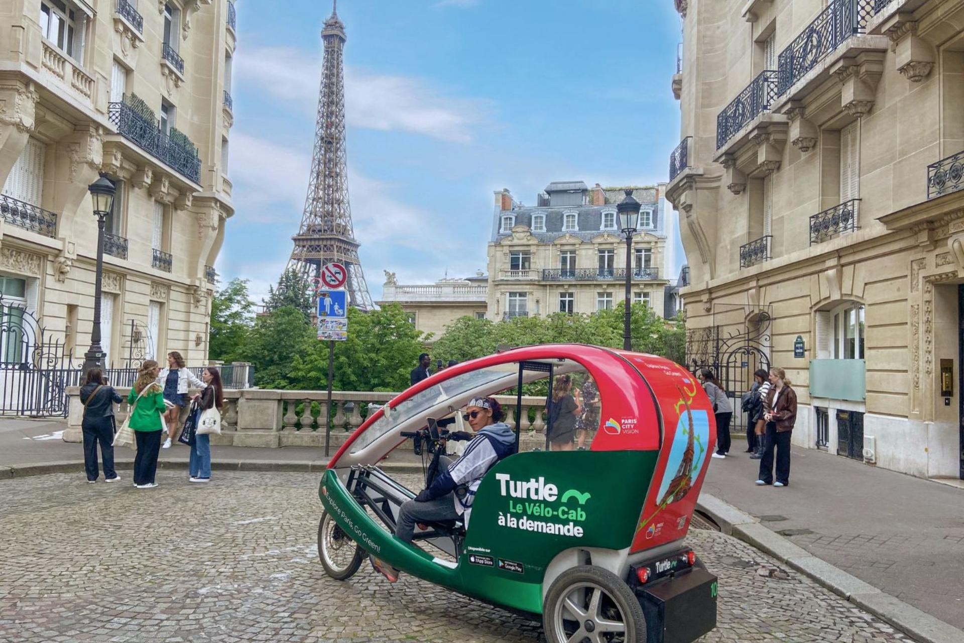 Private Rickshaw Tour in Paris - Thumbnail 4