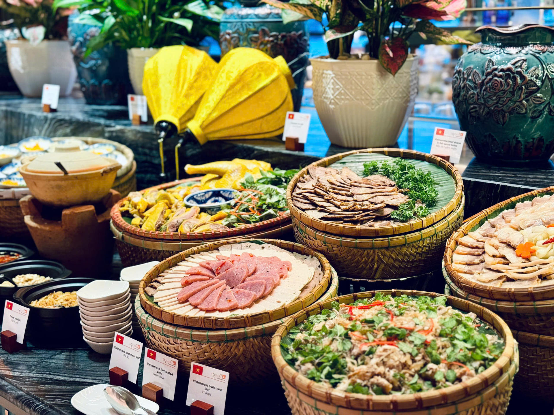 Seafood Buffet with lobster at Novotel Premier Danang Han River - Thumbnail 19