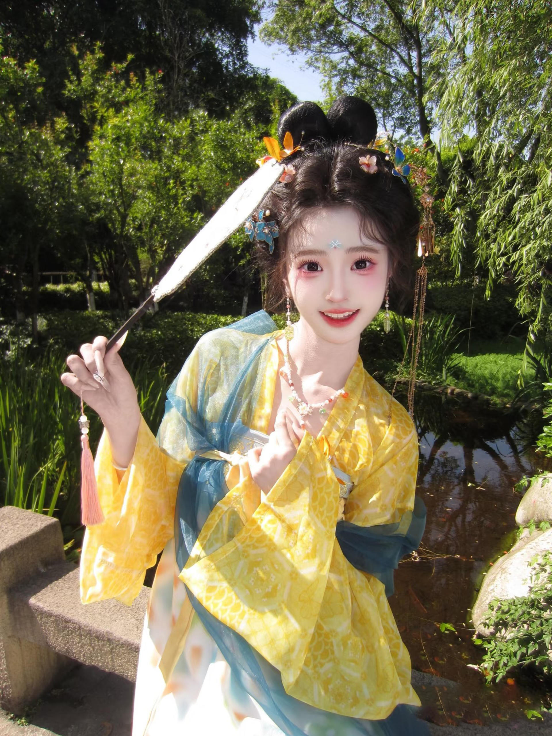Shanghai Yu Garden Traditional Chinese Costume Hanfu Qipao Experience (Hanfu Rental/Makeup/Photography) - Thumbnail 21