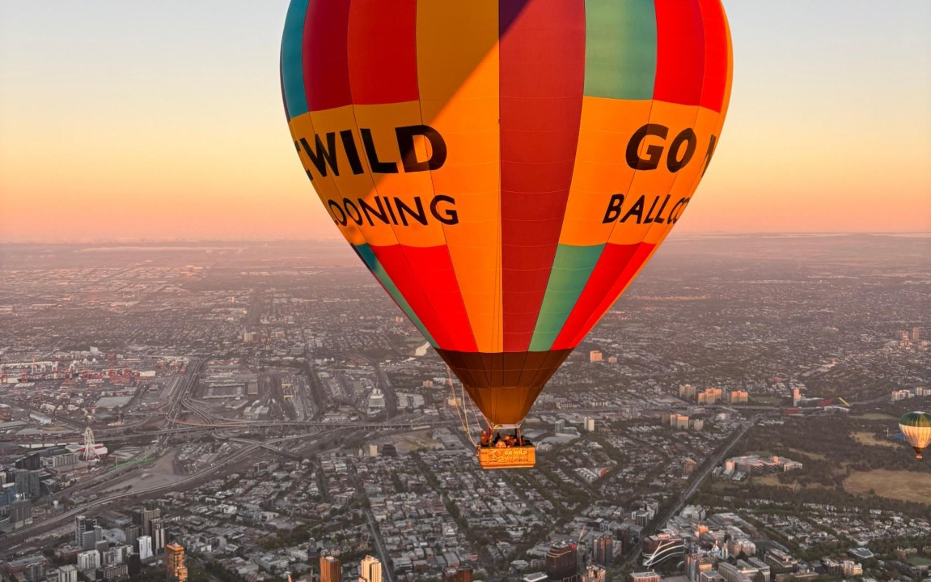 Melbourne Sunrise Hot Air Balloon Flight by Go Wild Ballooning - Thumbnail 3
