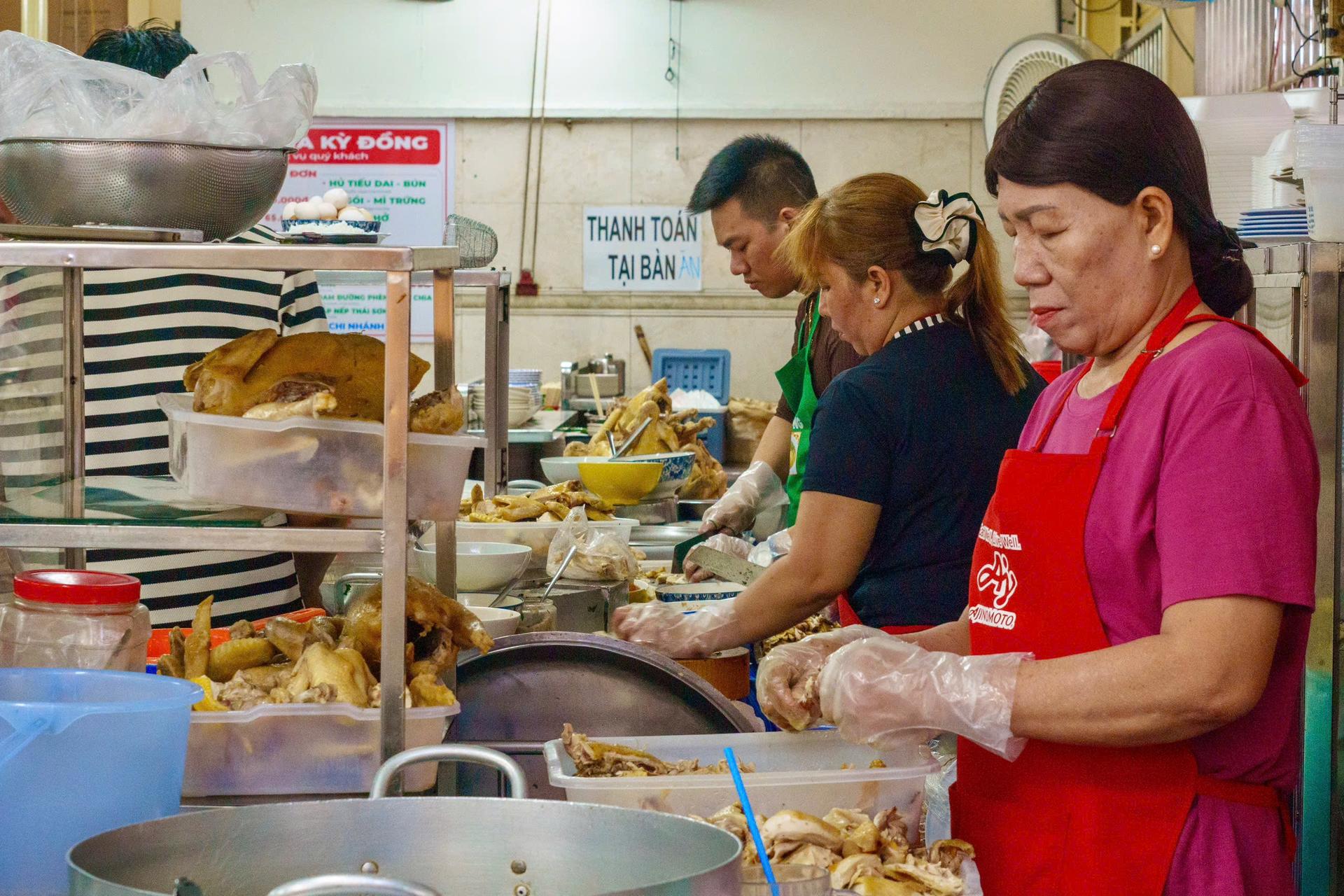 Ho Chi Minh City: Street Food Tour with 12 Tastings - Thumbnail 60