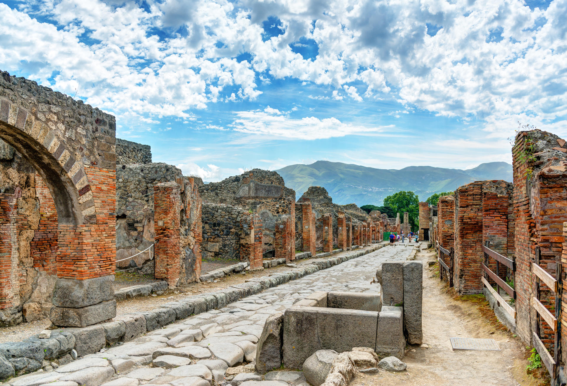 Round-Trip Shuttle Bus to Pompeii - Thumbnail 8