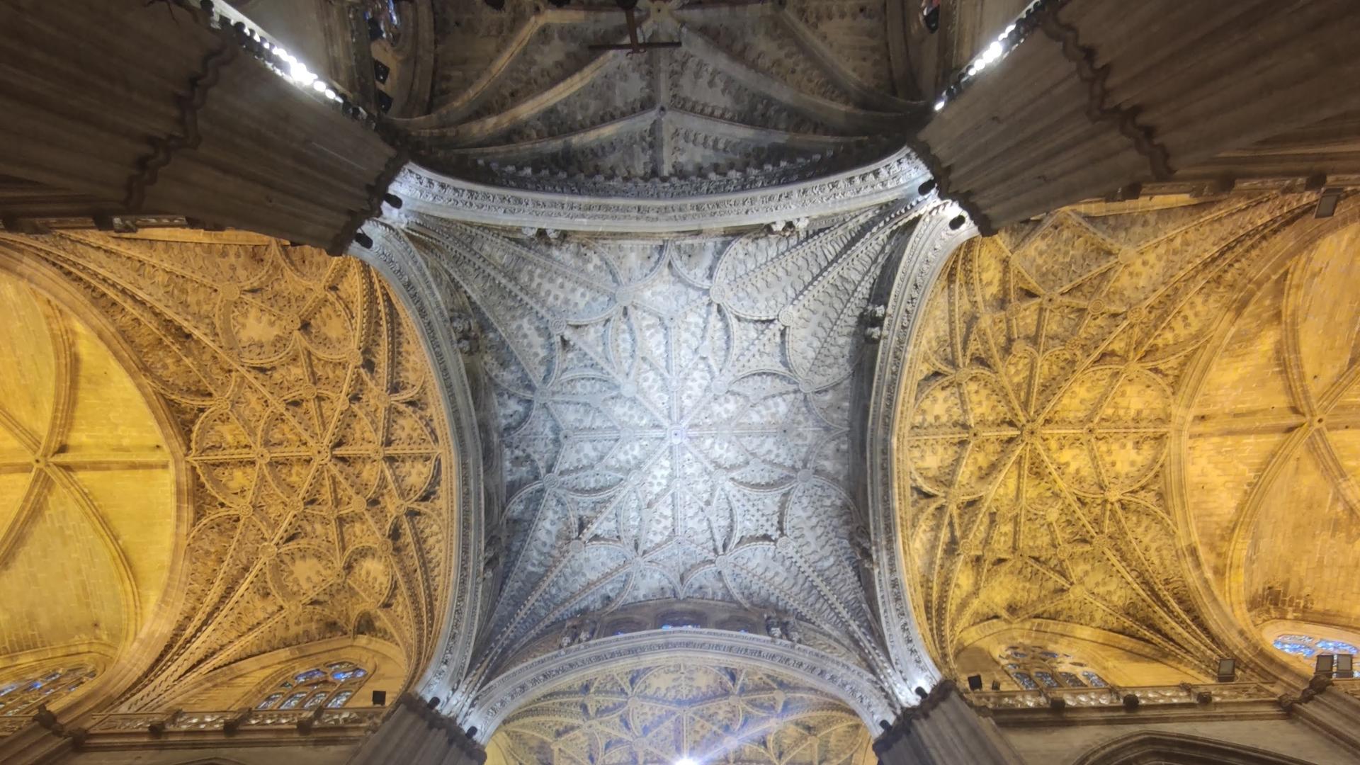 Cathedral and Giralda small group tour with tickets in Seville - Thumbnail 4