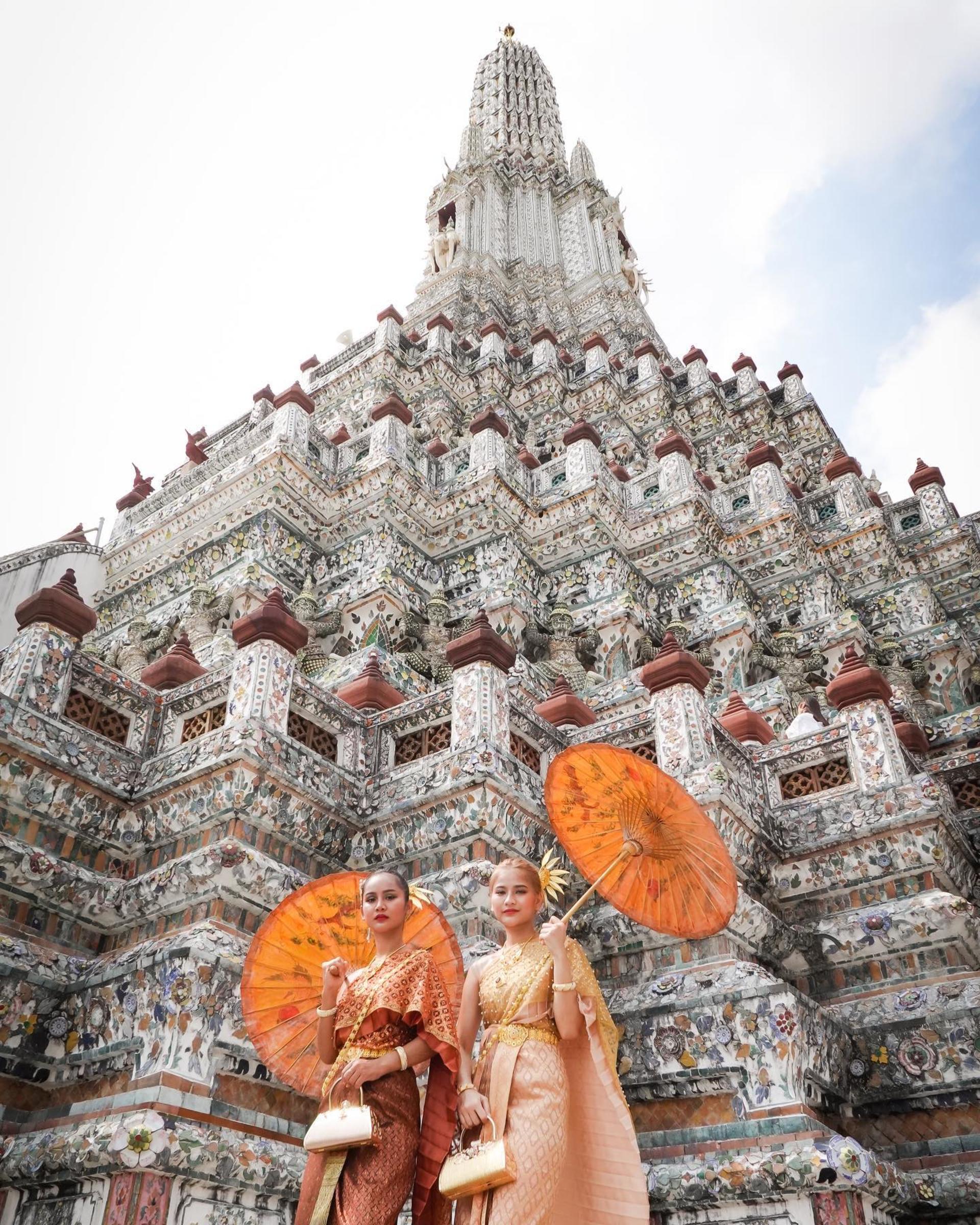 (Free eSIM)Thai Costume Photo Tour- Wat Arun in Bangkok(MyProGuide) - Thumbnail 5