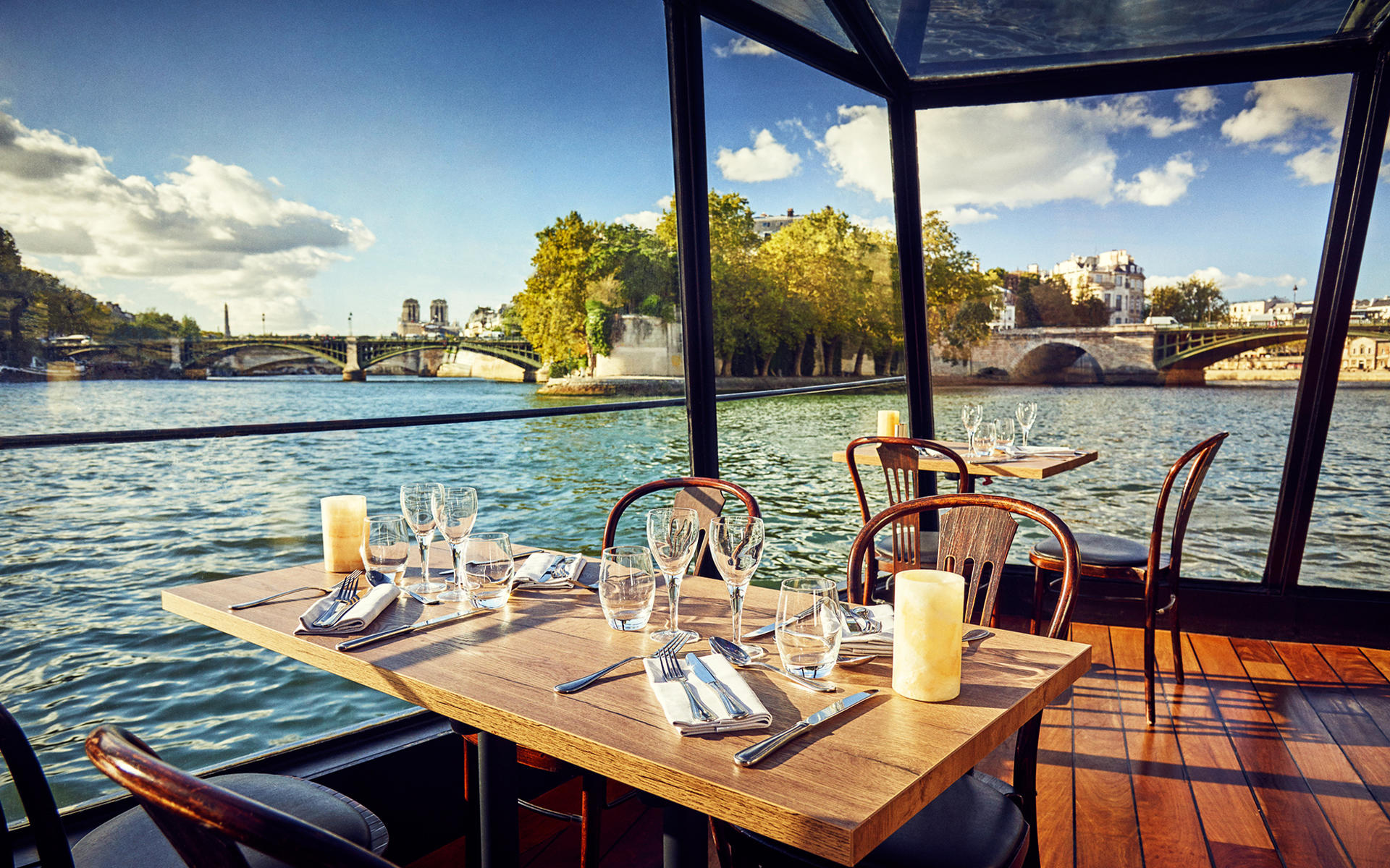 Seine River Lunch Cruise with Eiffel Tower Reserved Access - Thumbnail 3