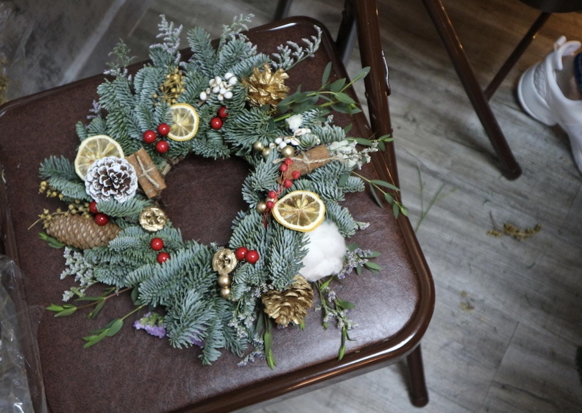 Myosotis Flower Christmas Wreath Workshop - Thumbnail 4