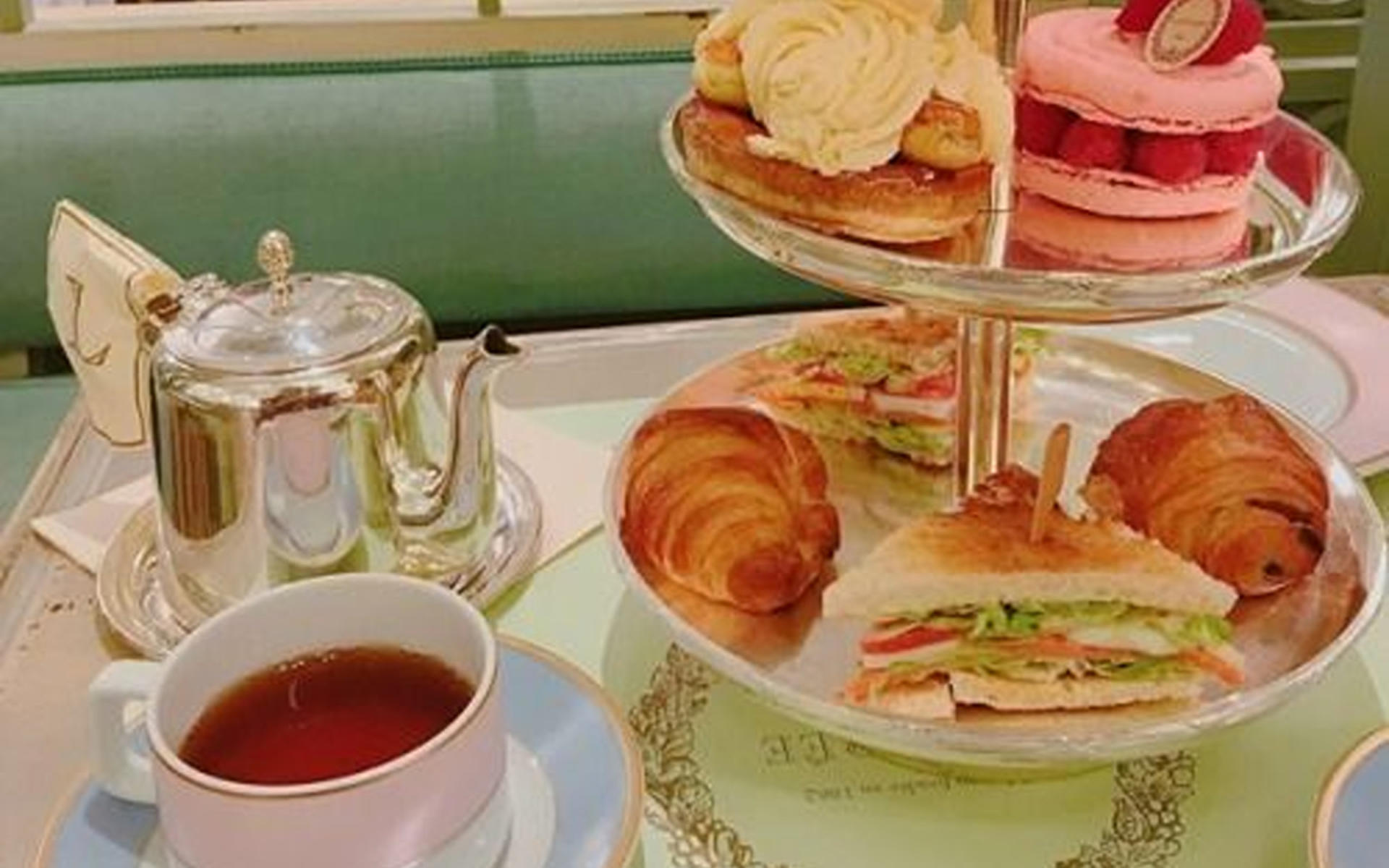 Arc de Triomphe Hosted Ticket with Laduree Brunch - Thumbnail 3