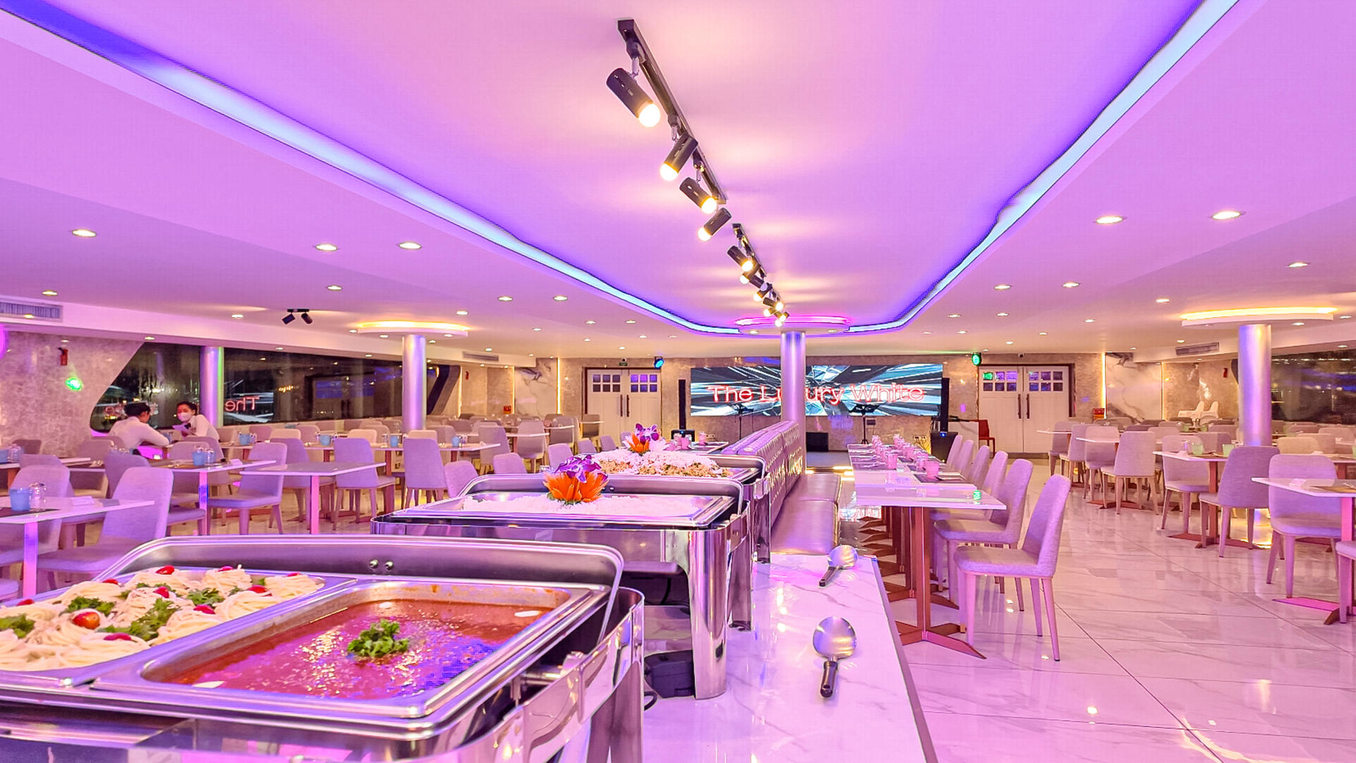 The Luxury White Dinner Cruise in Bangkok - Thumbnail 24